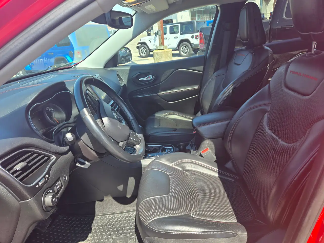 Jeep Cherokee photo Jeep Cherokee