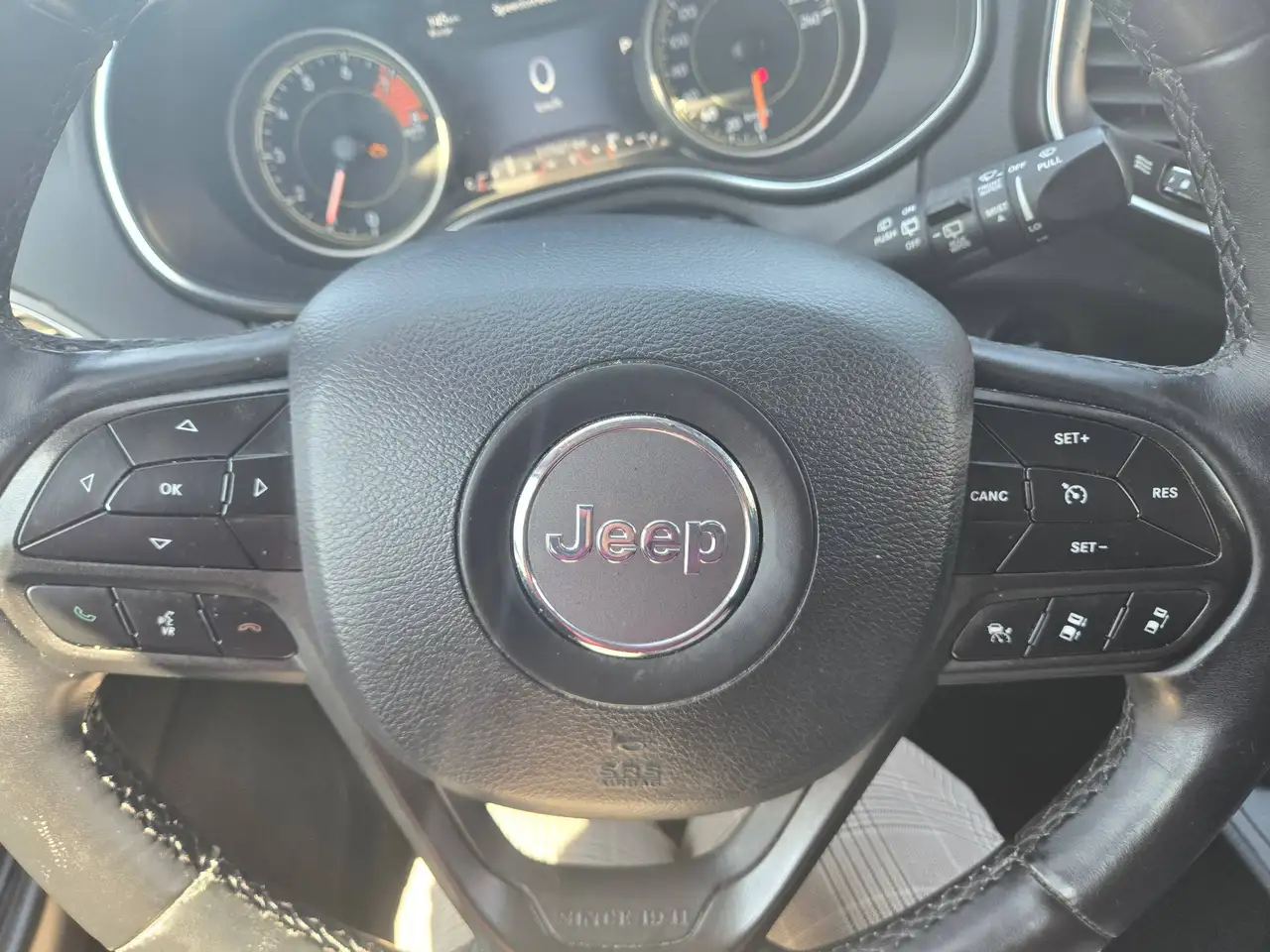 Jeep Cherokee photo Jeep Cherokee
