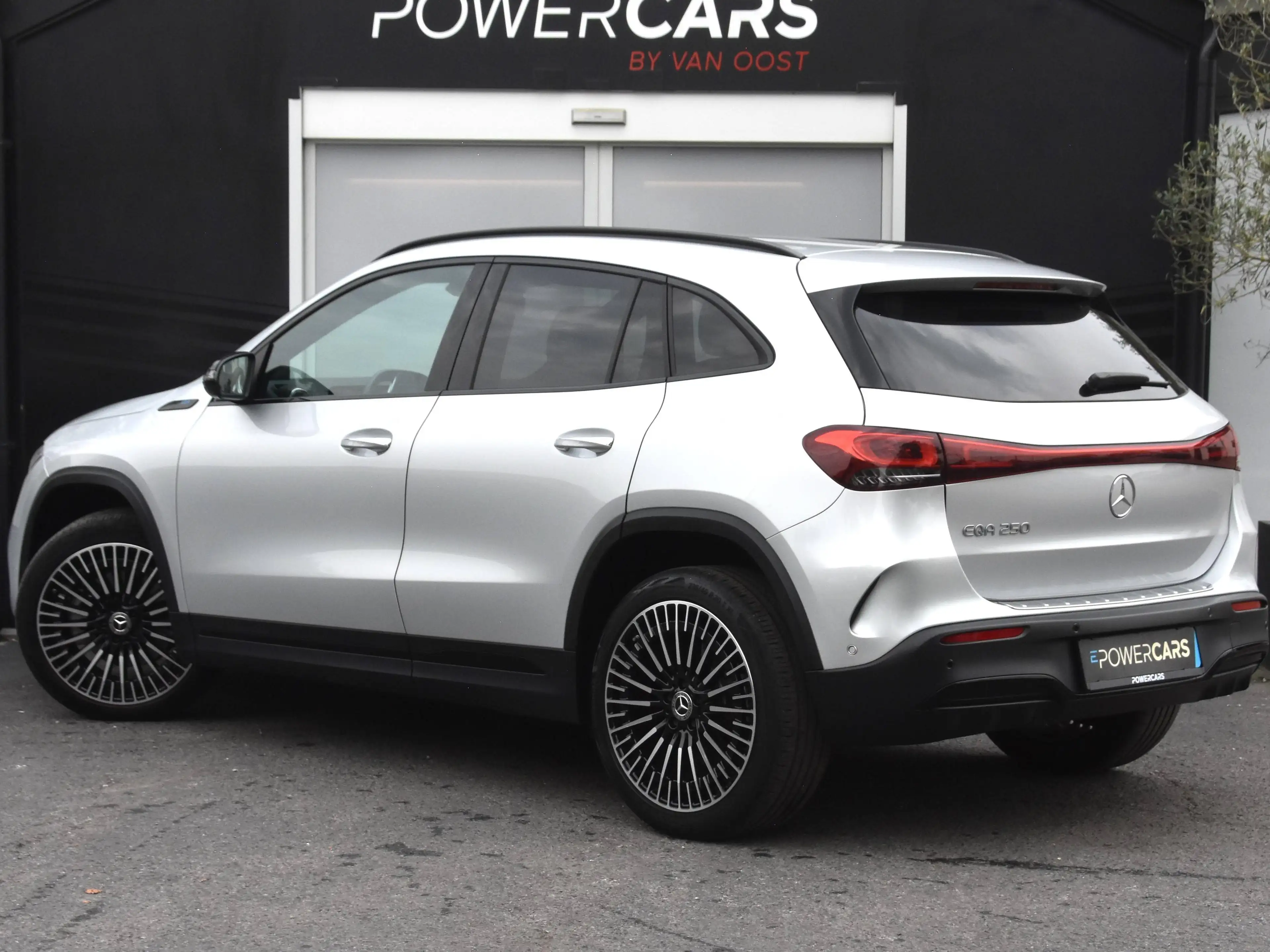 Mercedes-Benz EQA 250 AMG Line | Nightpakket | 20" AMG | Camera | Keyless — photo 8