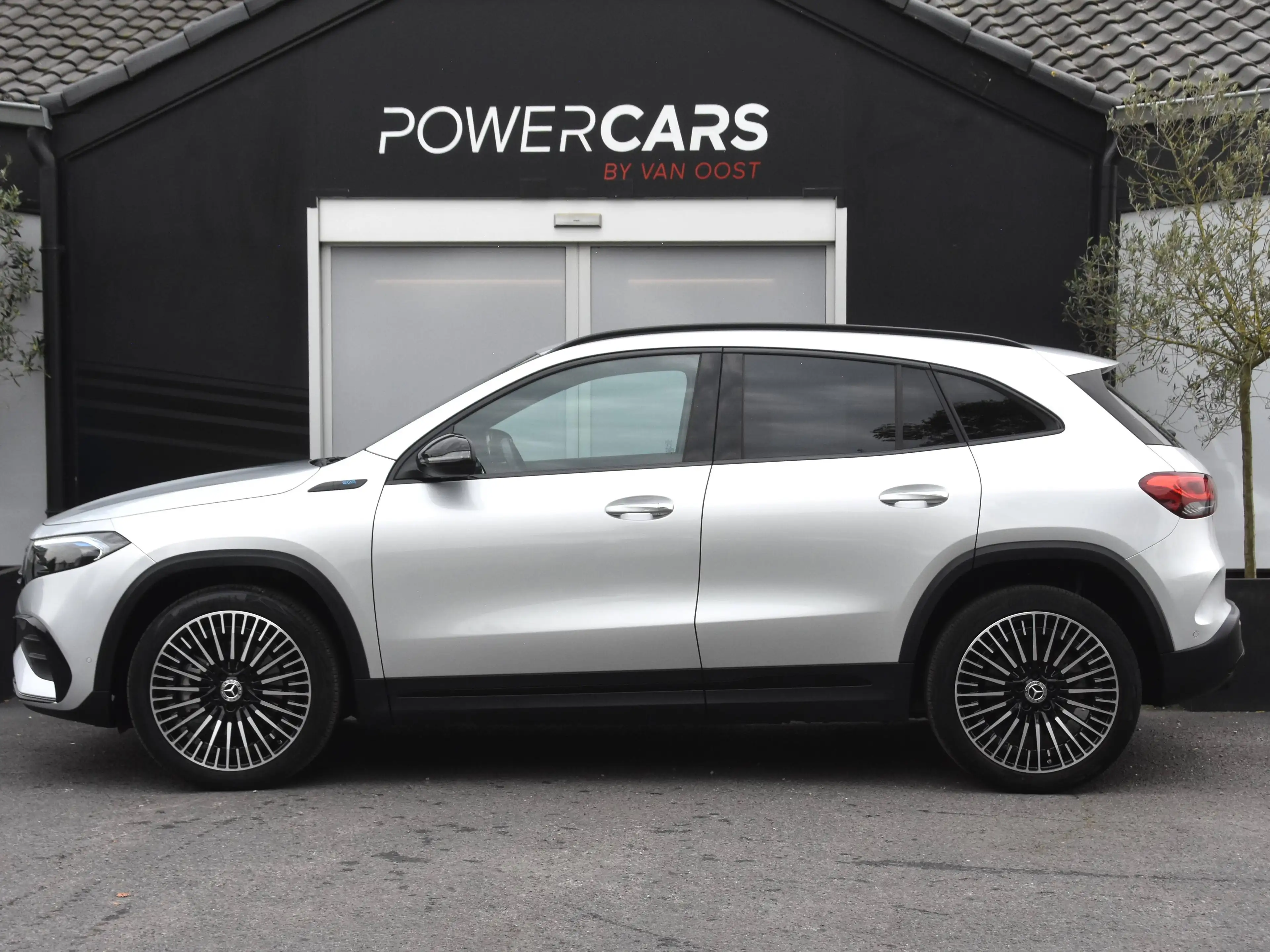 Mercedes-Benz EQA 250 AMG Line | Nightpakket | 20" AMG | Camera | Keyless — photo 9