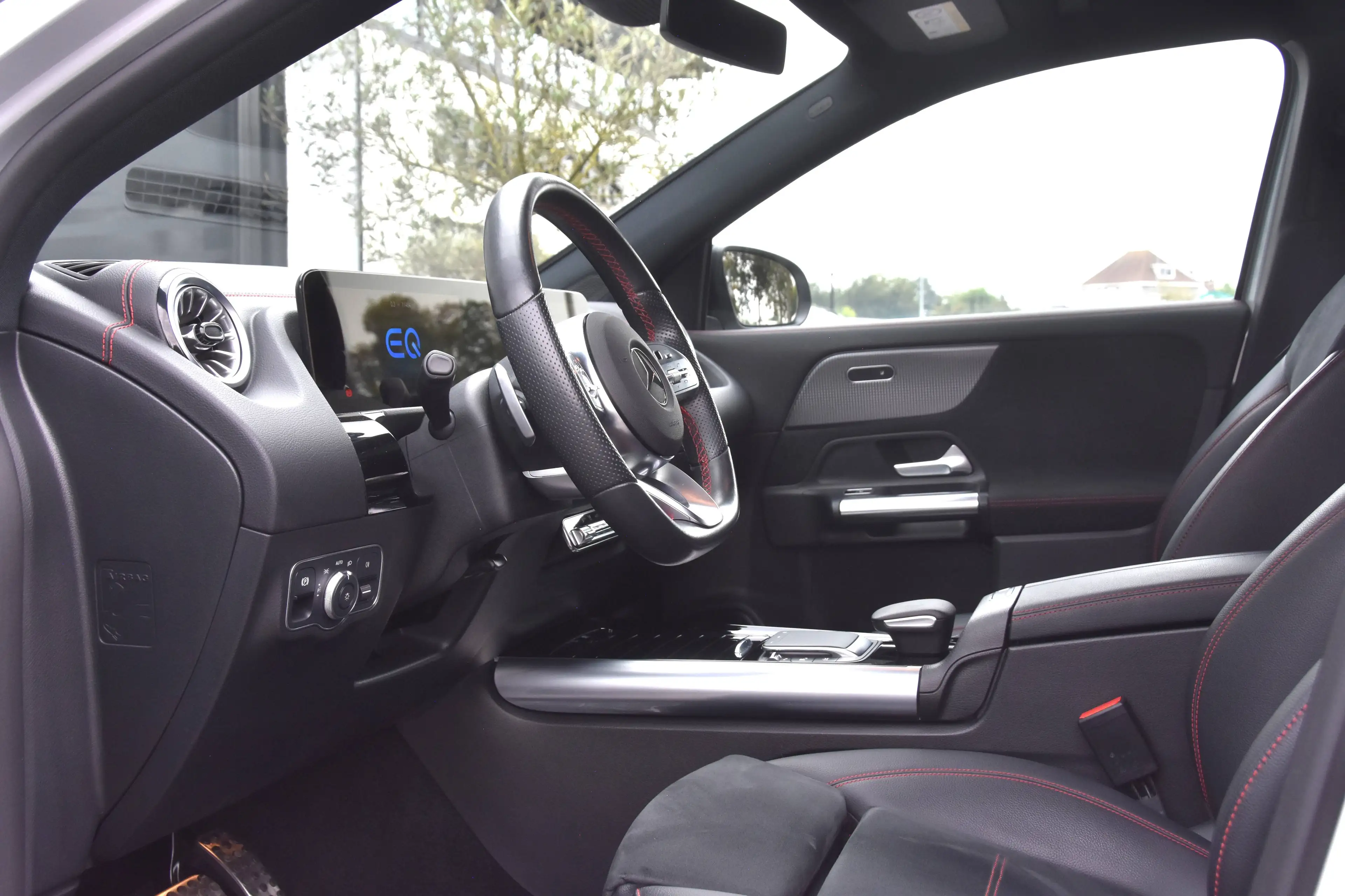 Mercedes-Benz EQA 250 AMG Line | Nightpakket | 20" AMG | Camera | Keyless — photo 12