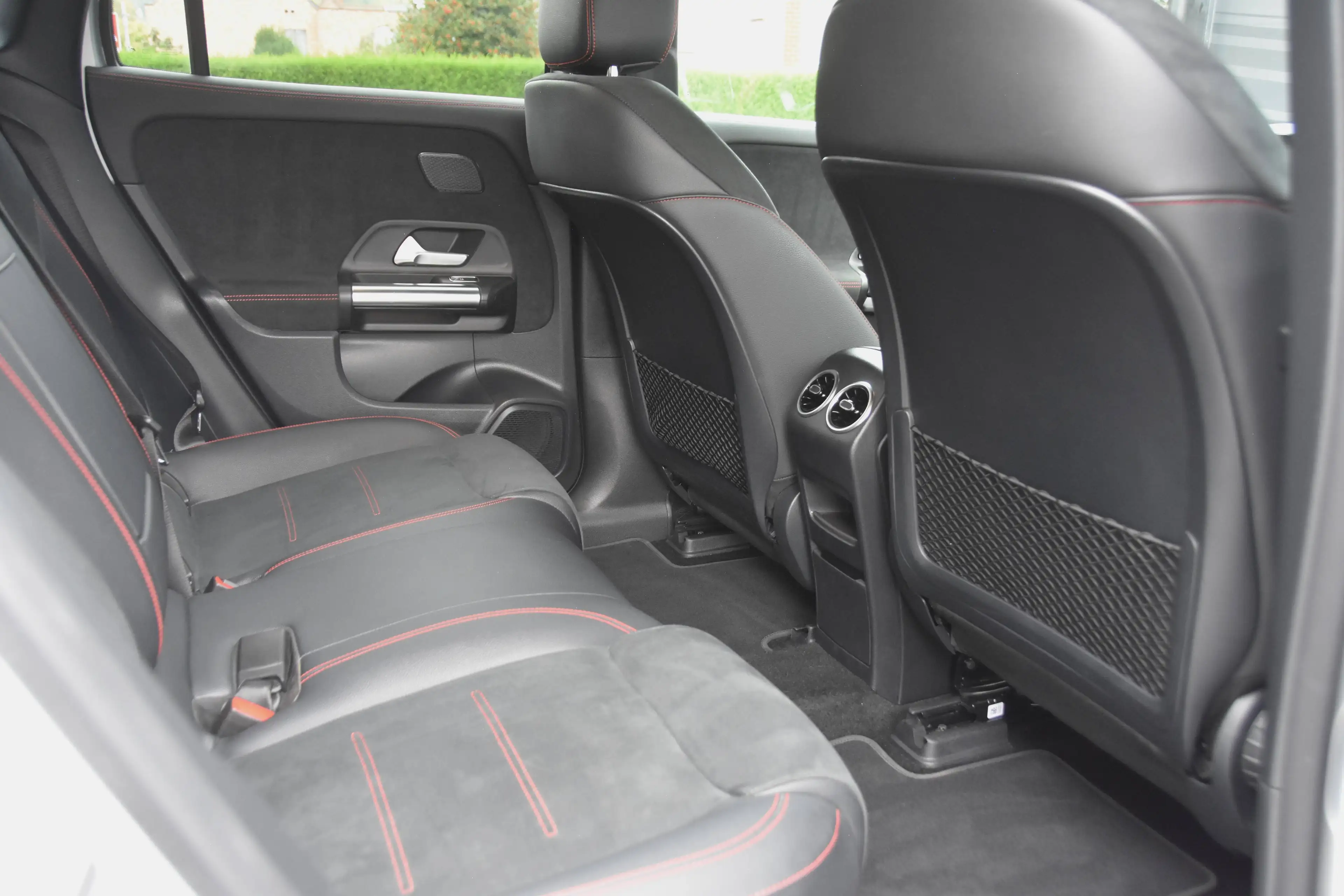 Mercedes-Benz EQA 250 AMG Line | Nightpakket | 20" AMG | Camera | Keyless — photo 14