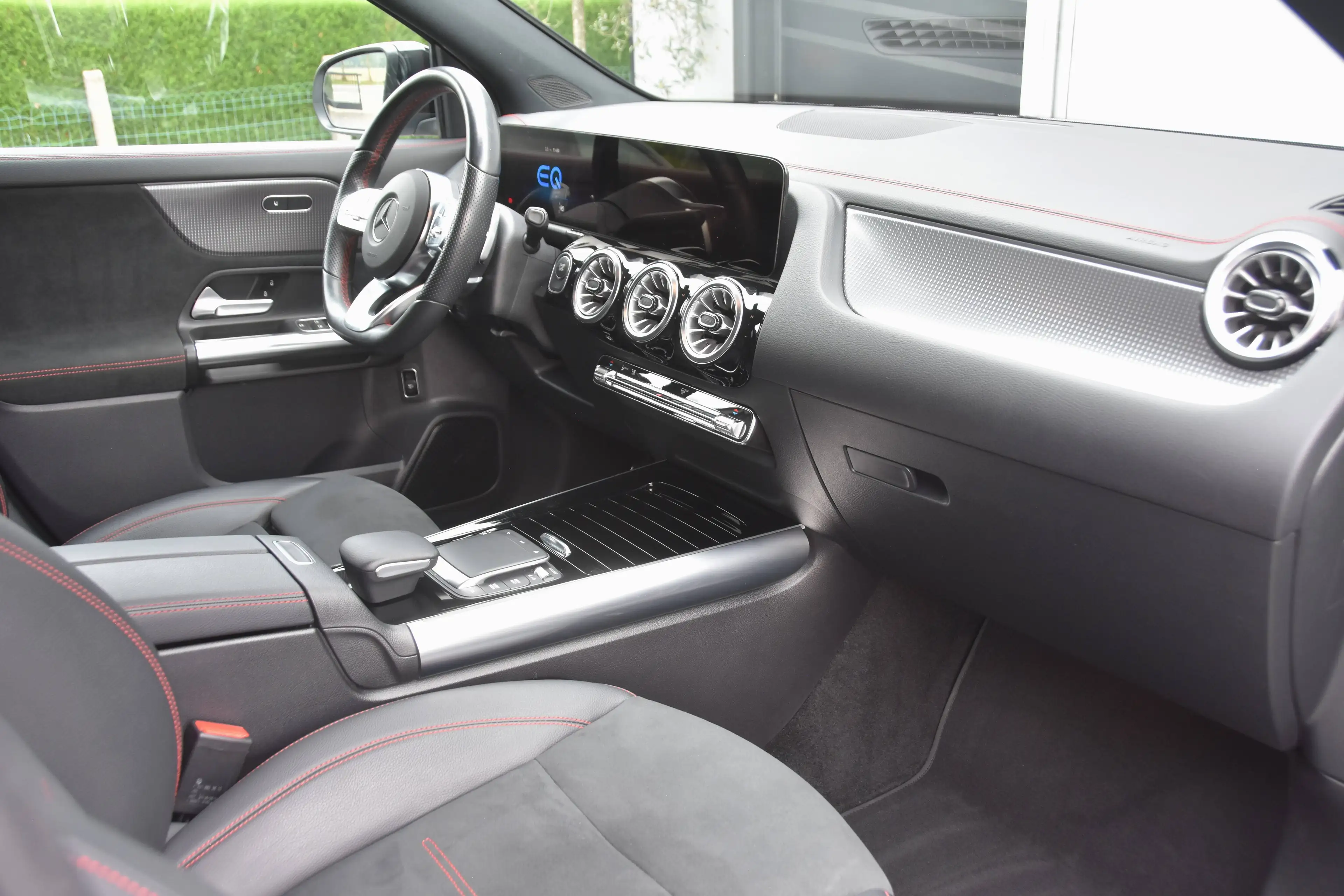 Mercedes-Benz EQA 250 AMG Line | Nightpakket | 20" AMG | Camera | Keyless — photo 13