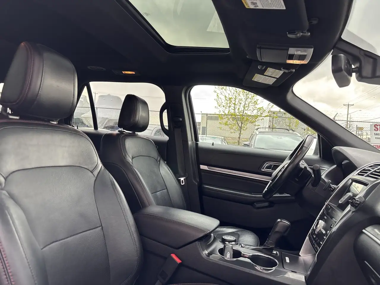 Ford Explorer снимка Ford Explorer