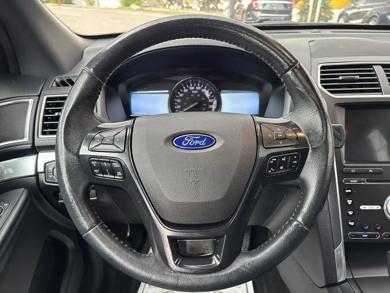 Ford Explorer снимка Ford Explorer