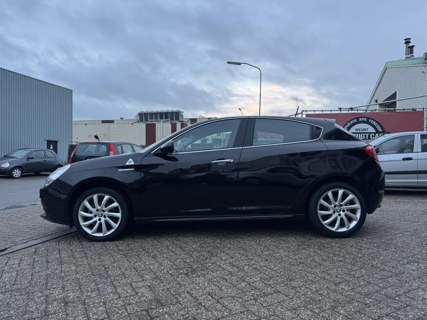 Alfa Romeo Giulietta 1.4 T Distinctive NAP - 1e eigenaar Noir - 2