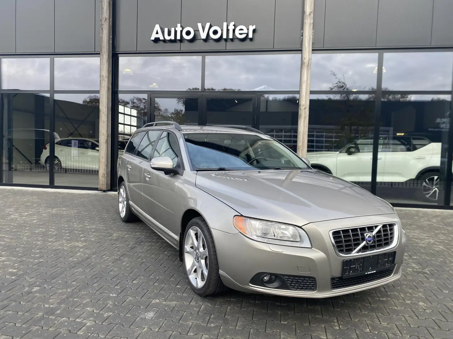 Volvo V70 2.5T Momentum 1 EIG, 106290 KM! BLIS youngtimer - 1