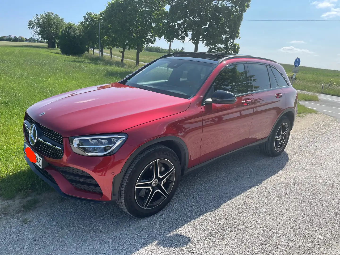 Mercedes-Benz GLC 300 GLC Diesel Plugin Hybrid de 4Matic 9G-TRONIC AMG L crvena - 1