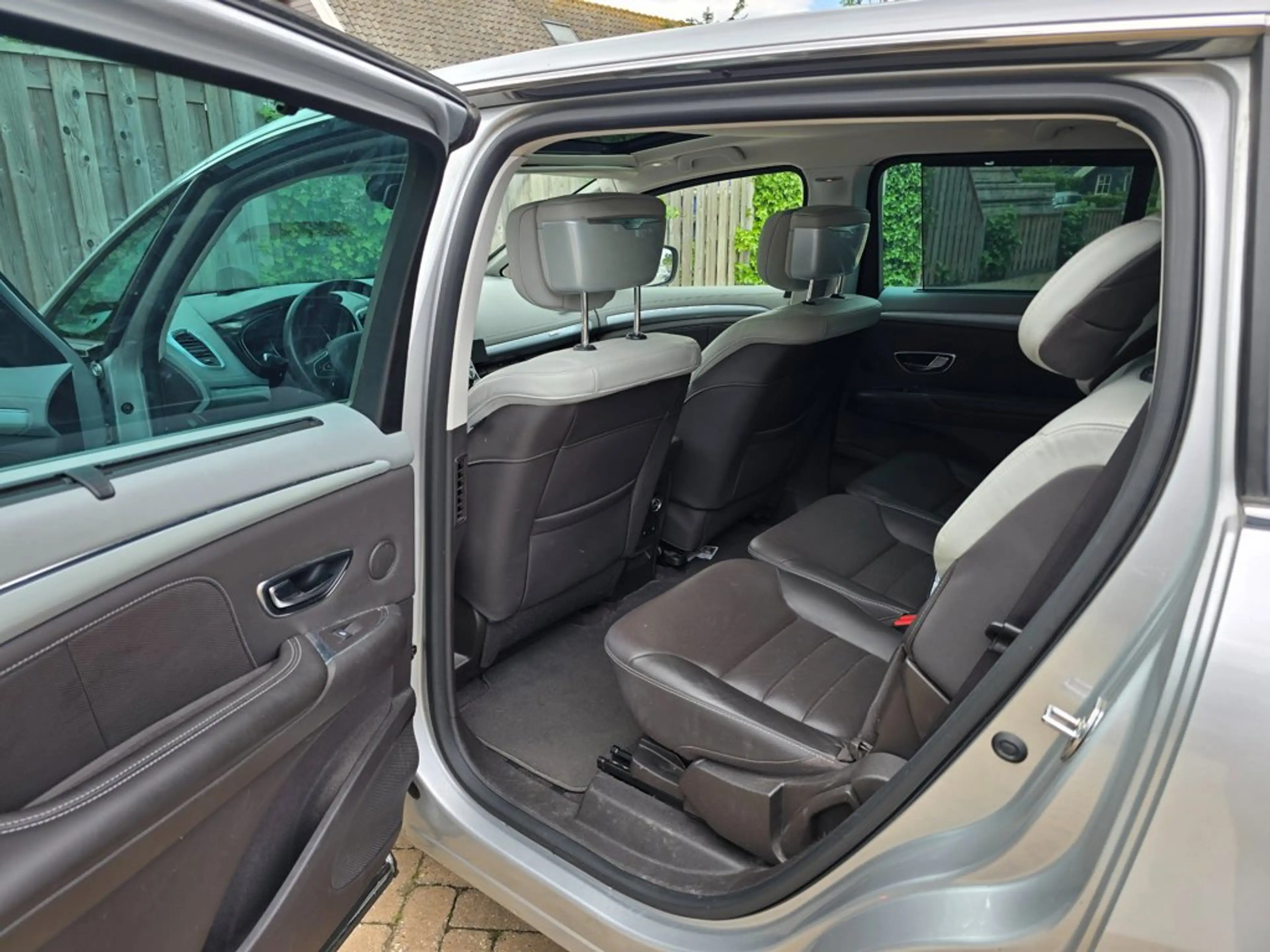 Renault Espace 1.6 TCe Initiale Paris 7p. — photo 11