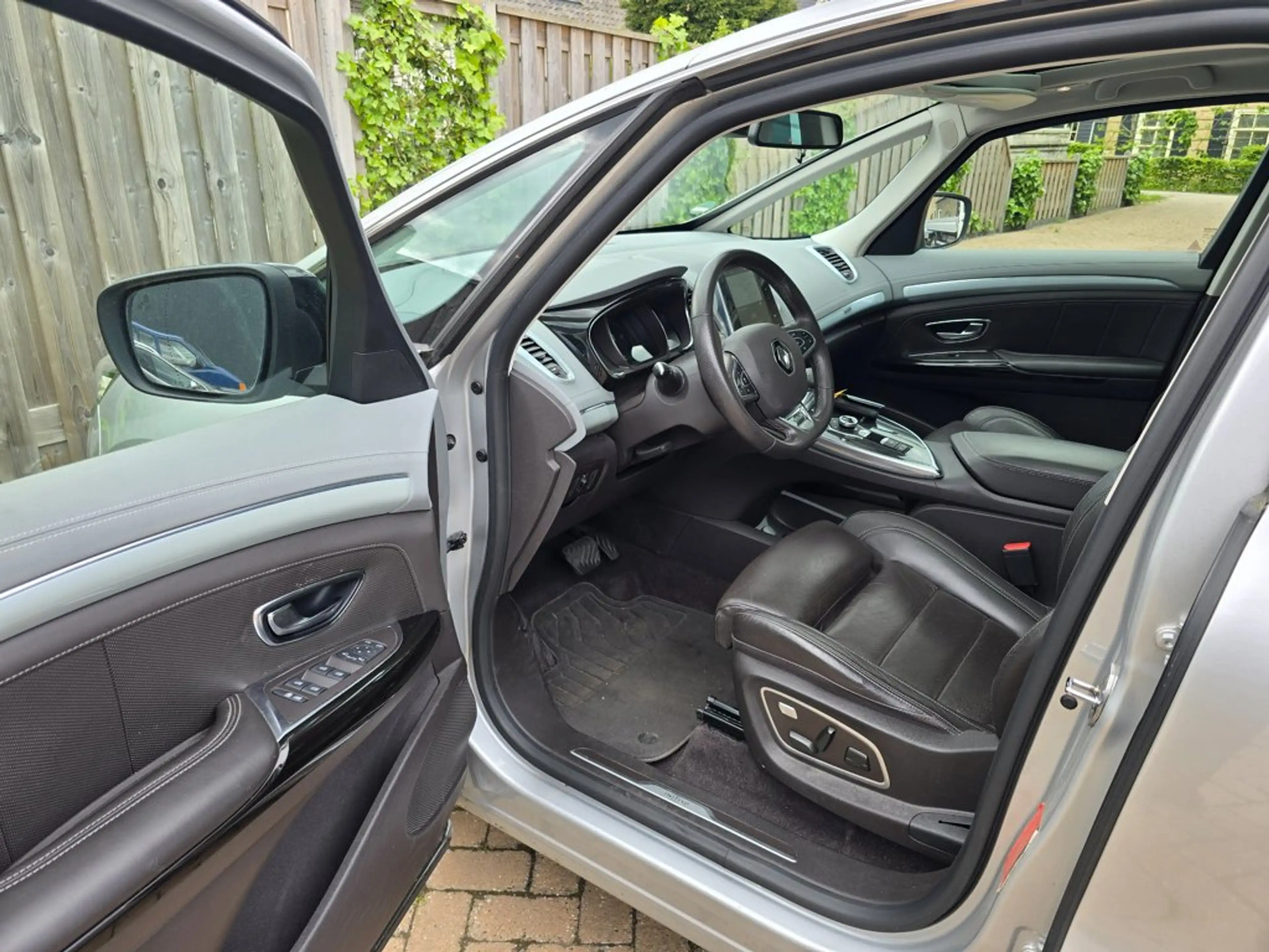 Renault Espace 1.6 TCe Initiale Paris 7p. — photo 9