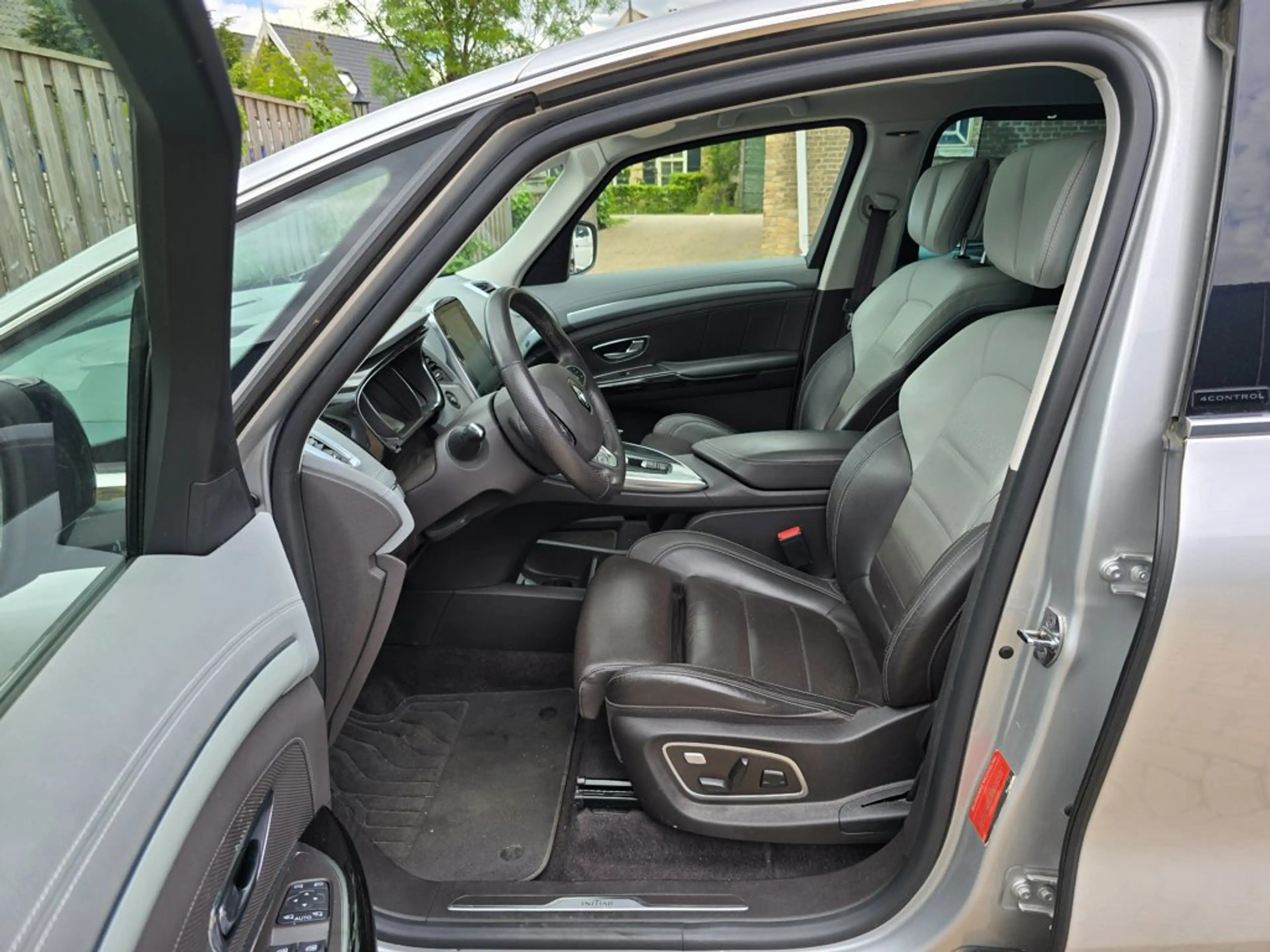 Renault Espace 1.6 TCe Initiale Paris 7p. — photo 10