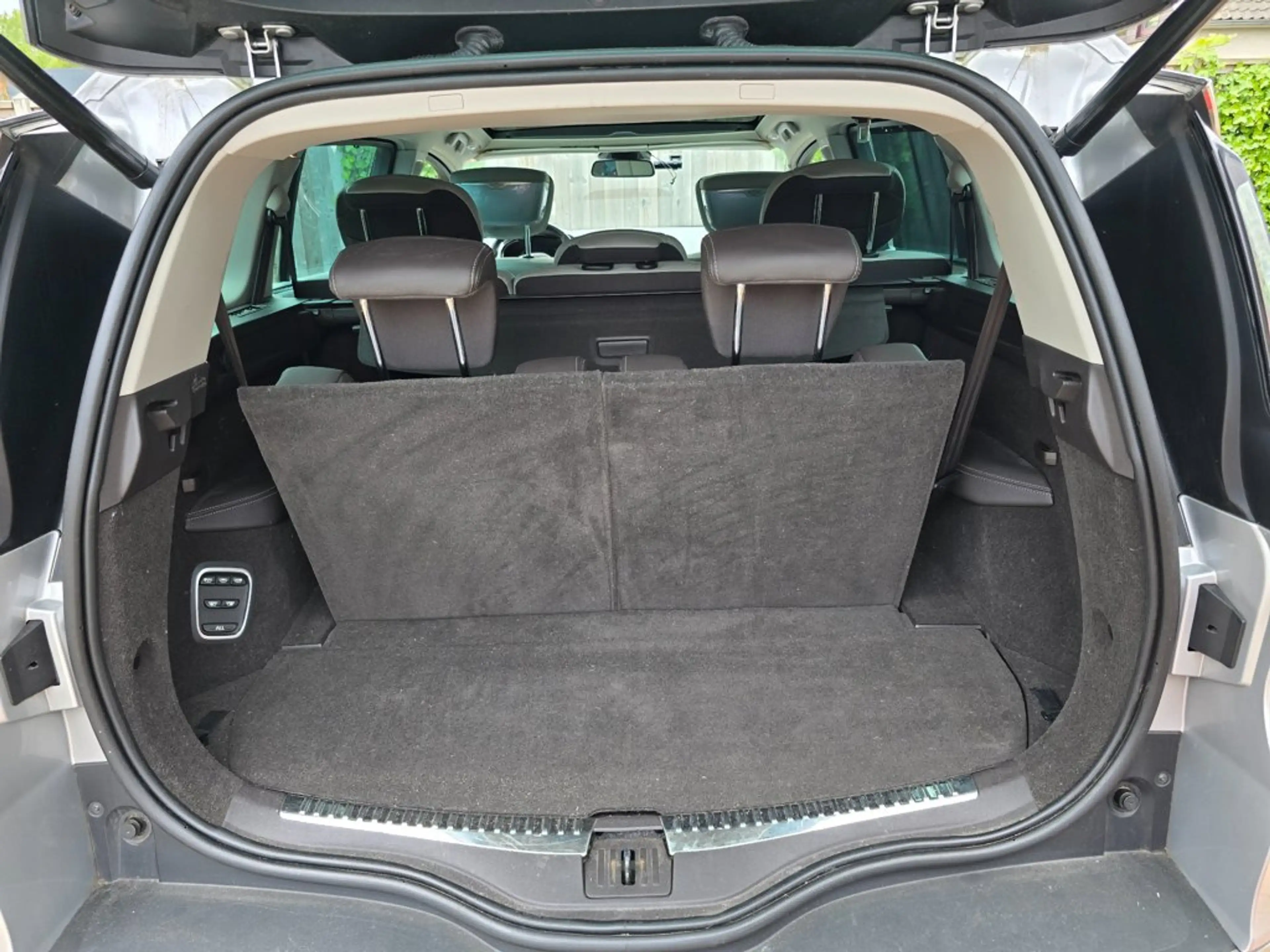 Renault Espace 1.6 TCe Initiale Paris 7p. — photo 12