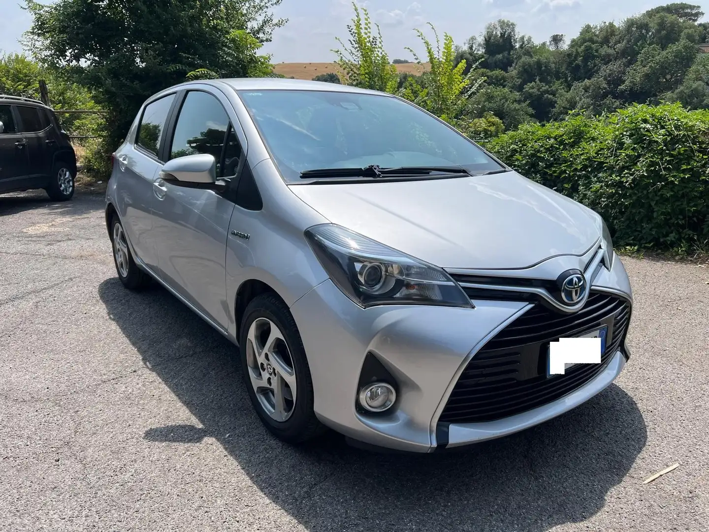 Toyota Yaris Yaris 5p 1.5h Active my16 Cerchi Cam. KM 123000!! Plateado - 1