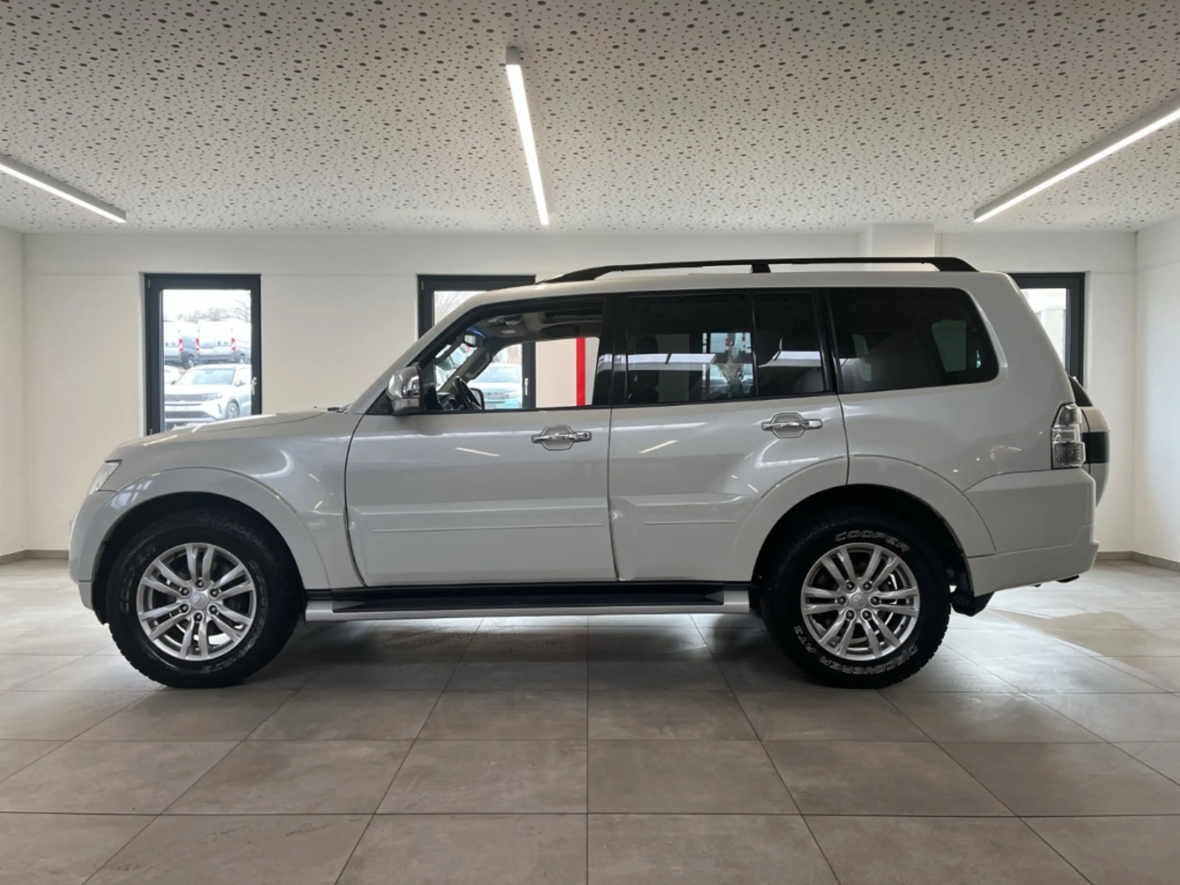 Mitsubishi Pajero 3.2 DI-D Top 4WD Stand Hzg. AHK Navi Kamera — photo 2