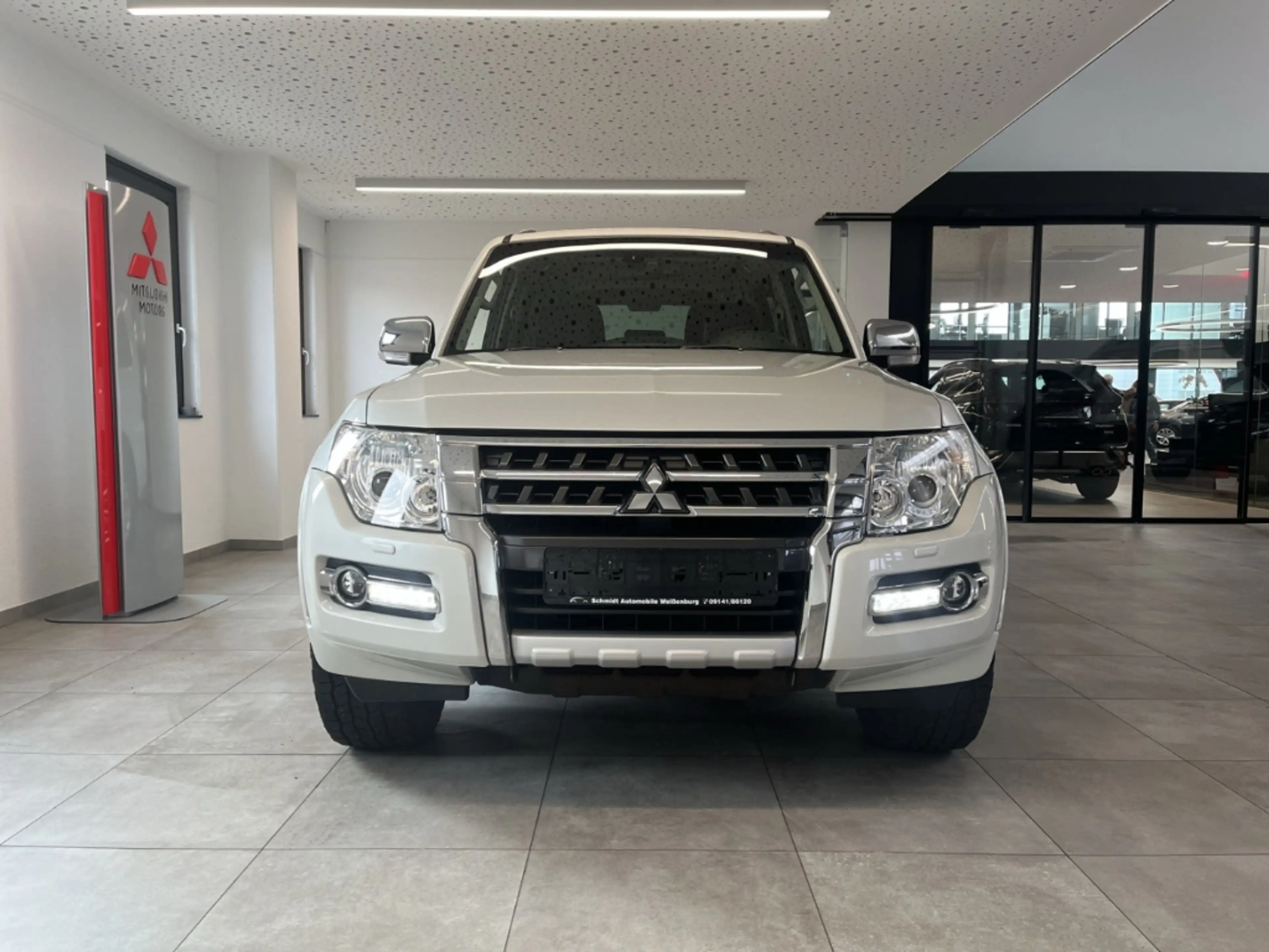 Mitsubishi Pajero 3.2 DI-D Top 4WD Stand Hzg. AHK Navi Kamera — photo 5