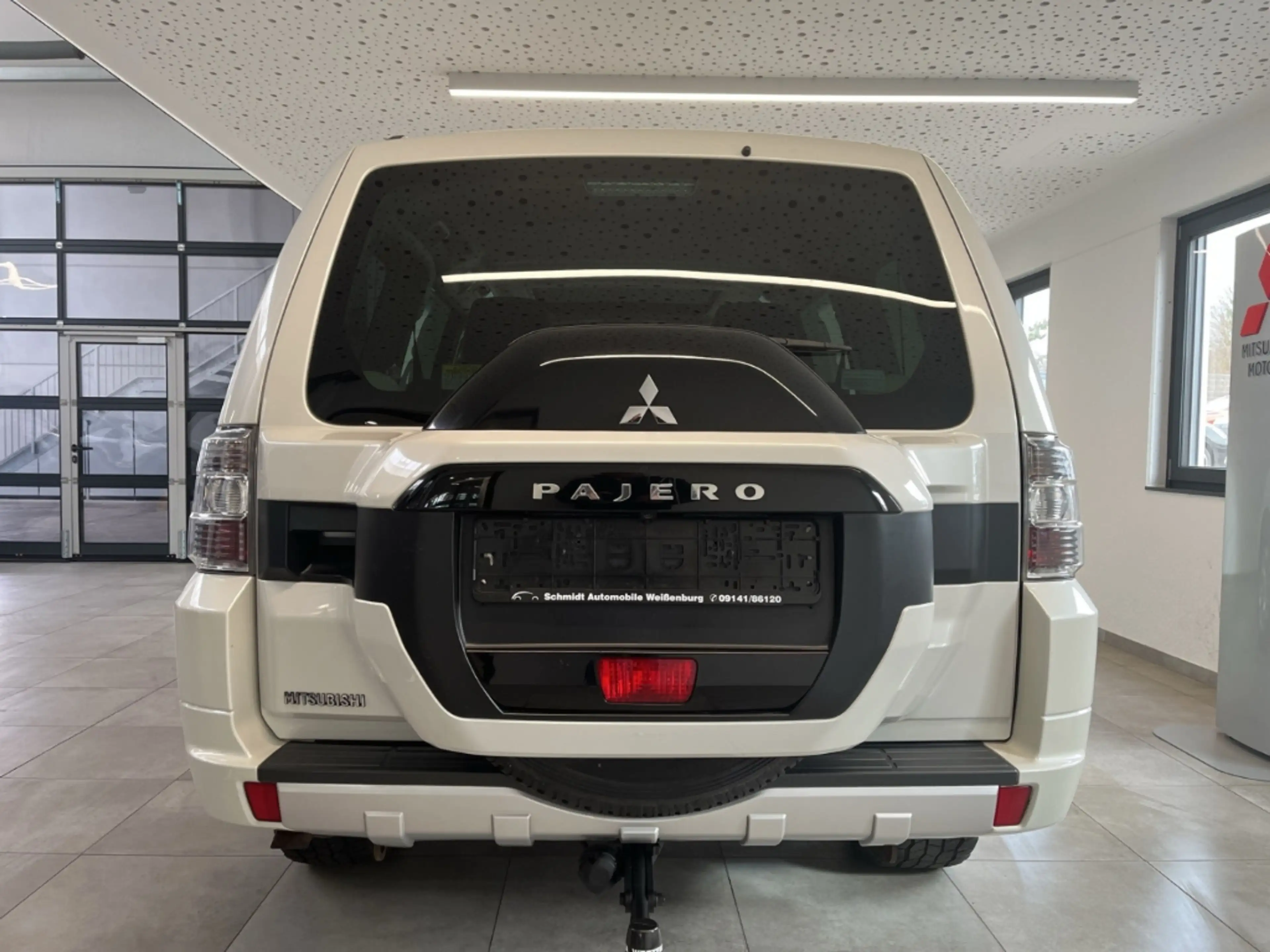 Mitsubishi Pajero 3.2 DI-D Top 4WD Stand Hzg. AHK Navi Kamera — photo 3