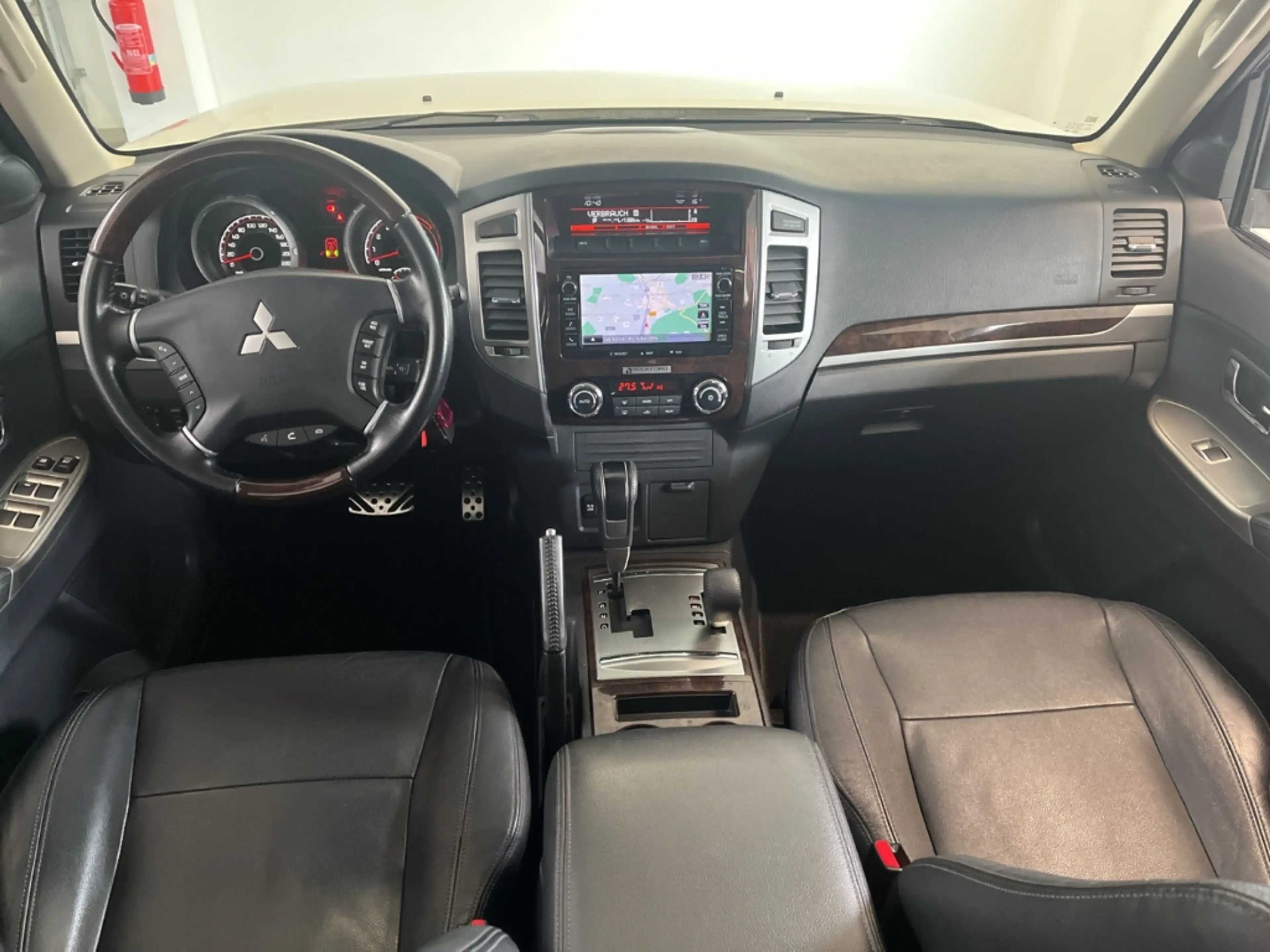 Mitsubishi Pajero 3.2 DI-D Top 4WD Stand Hzg. AHK Navi Kamera — photo 7