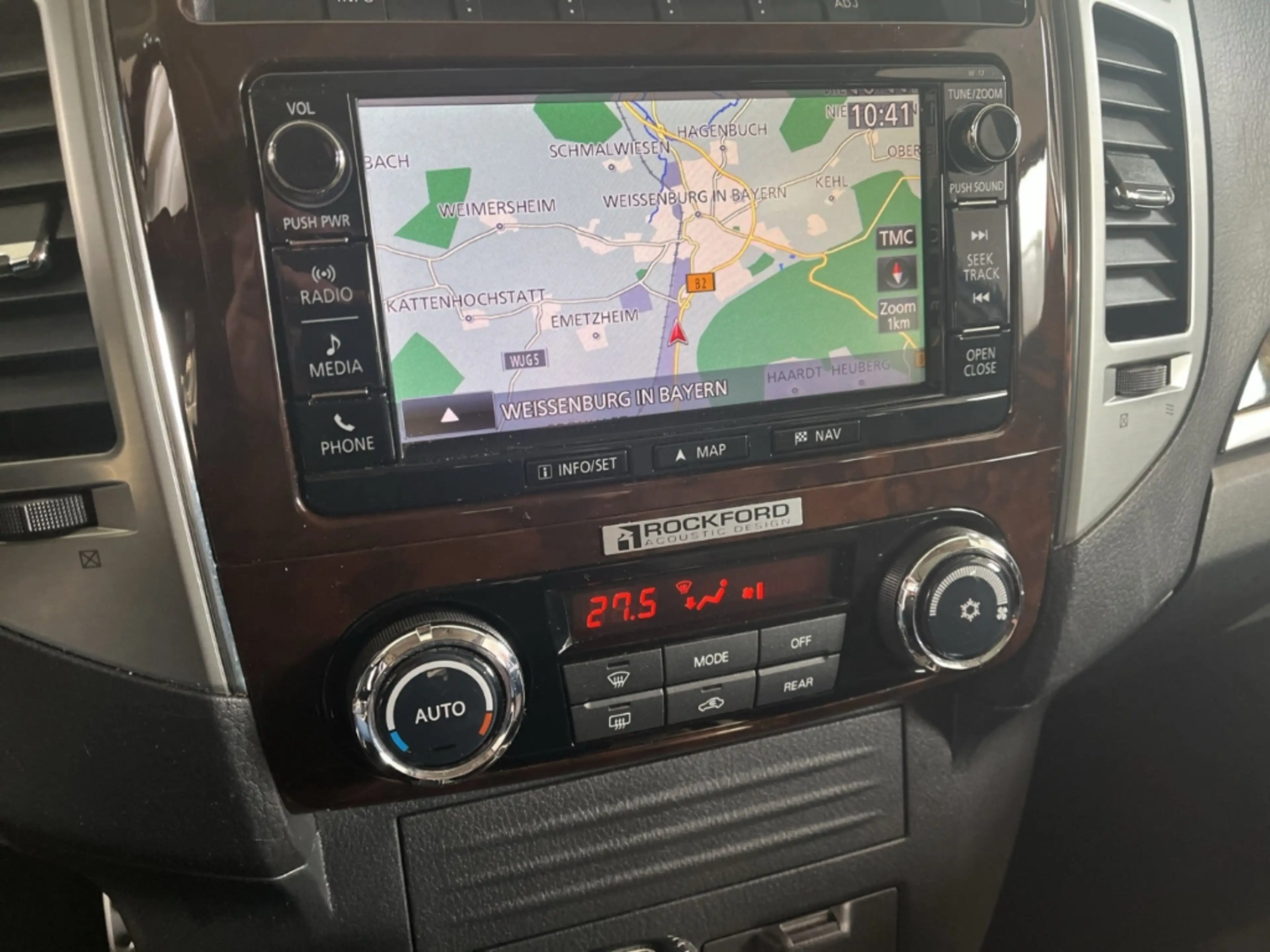 Mitsubishi Pajero 3.2 DI-D Top 4WD Stand Hzg. AHK Navi Kamera — photo 12