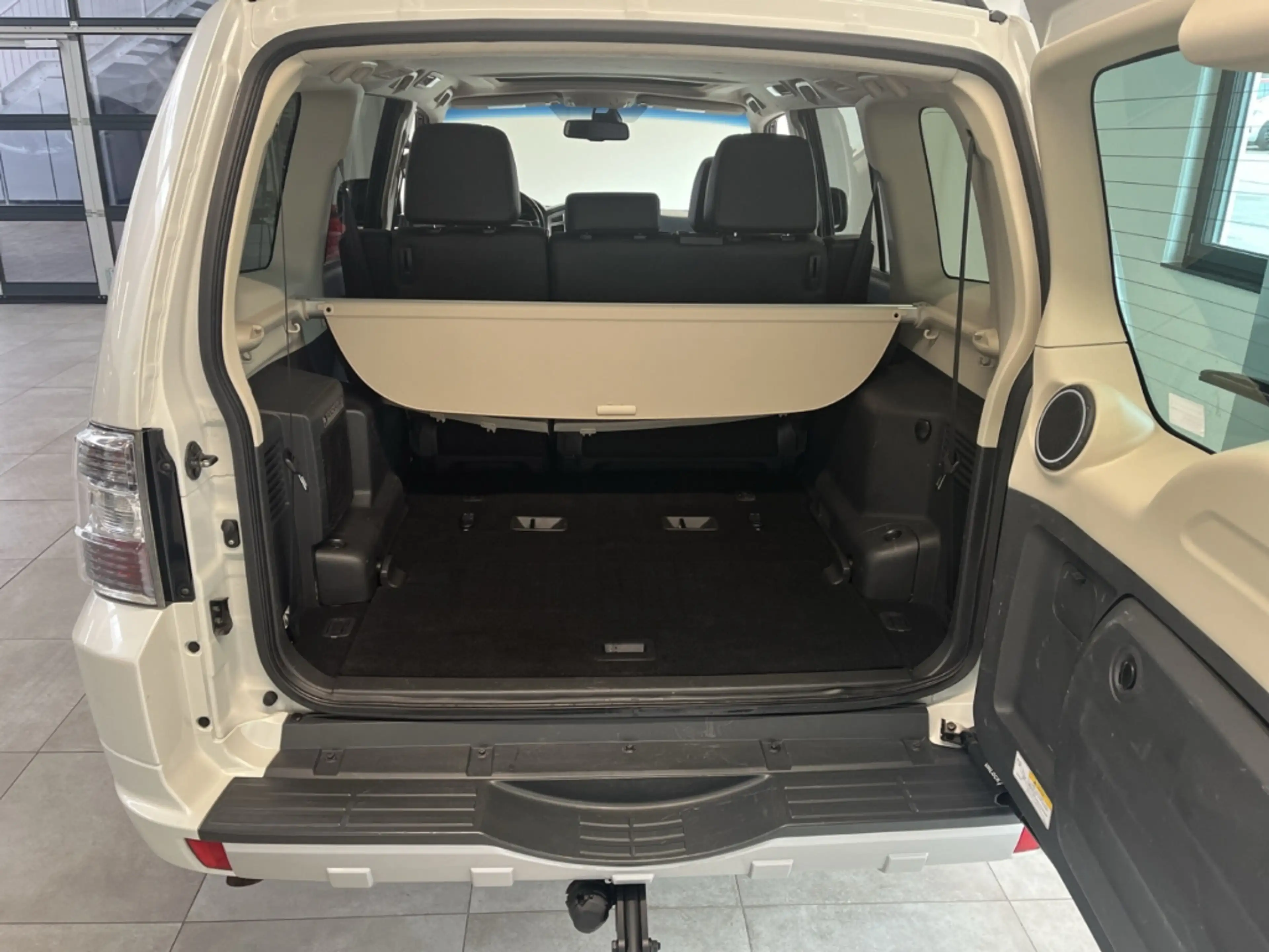 Mitsubishi Pajero 3.2 DI-D Top 4WD Stand Hzg. AHK Navi Kamera — photo 6