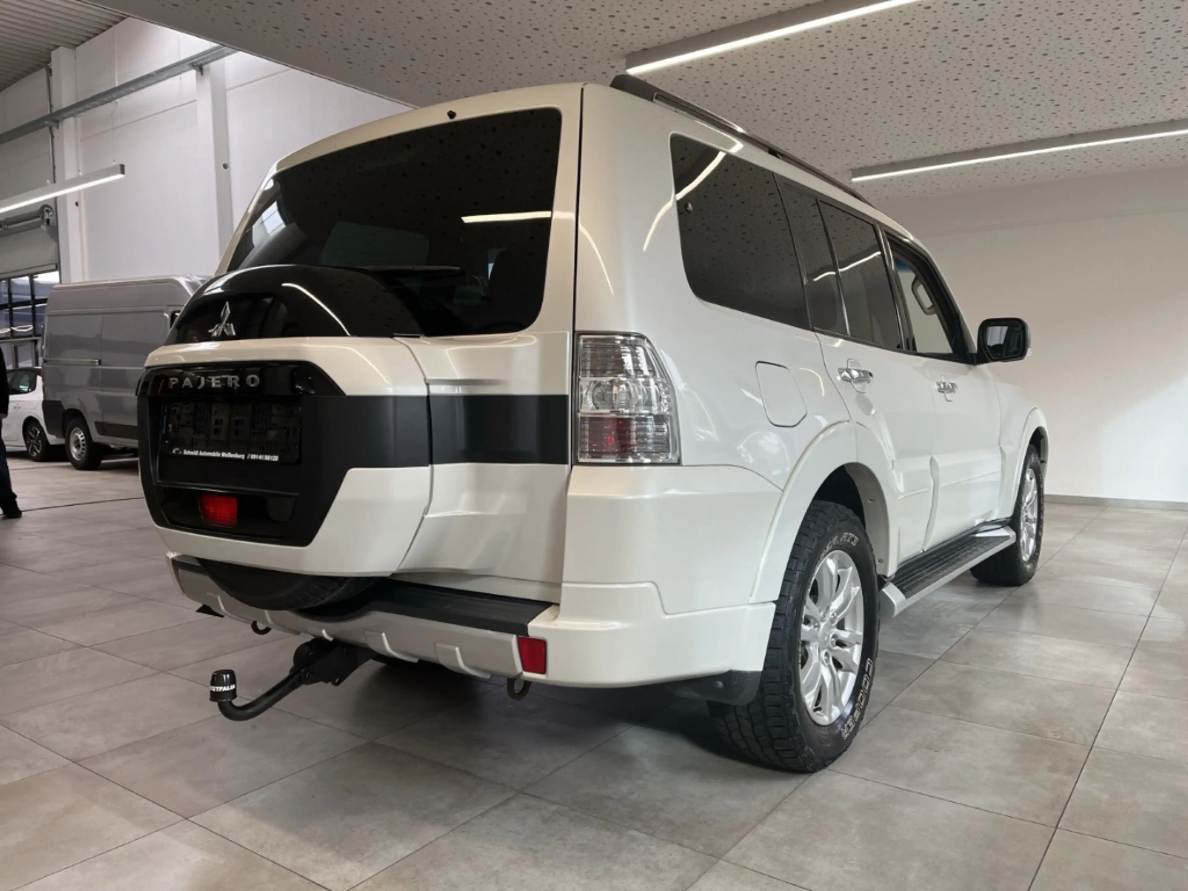 Mitsubishi Pajero 3.2 DI-D Top 4WD Stand Hzg. AHK Navi Kamera — photo 4