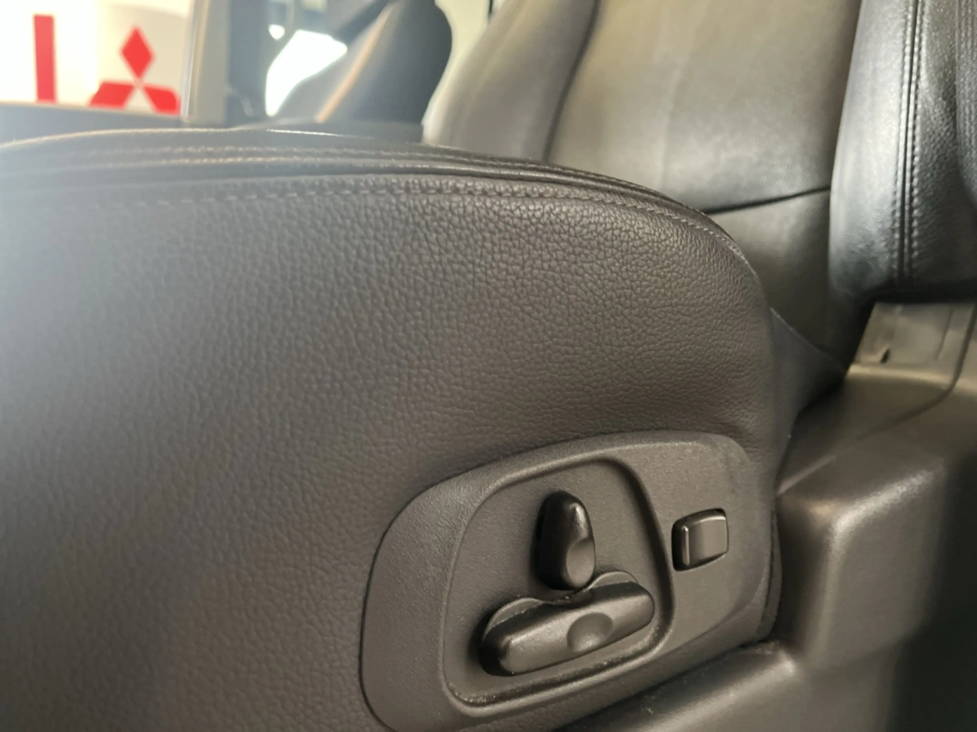 Mitsubishi Pajero 3.2 DI-D Top 4WD Stand Hzg. AHK Navi Kamera — photo 9