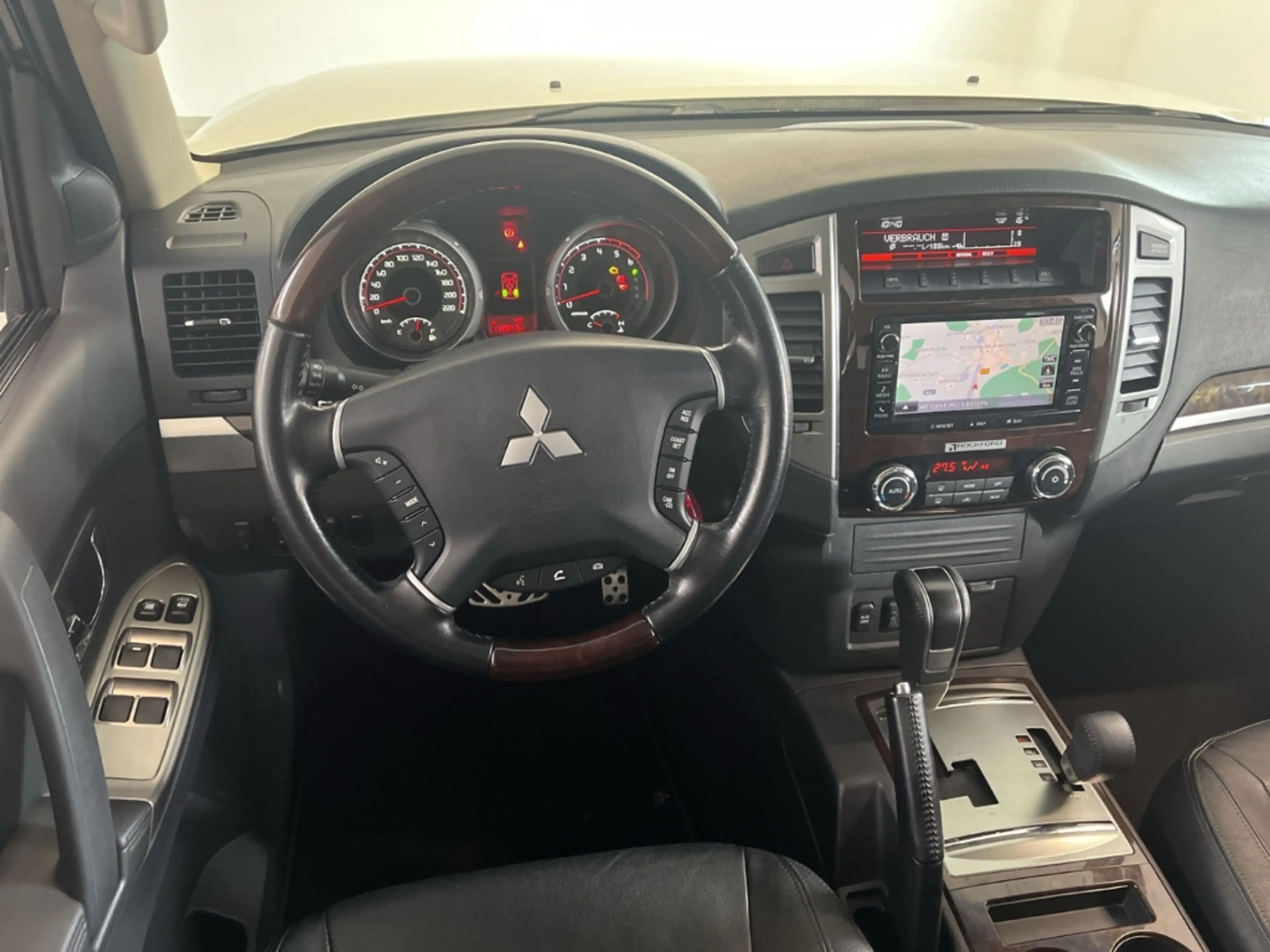 Mitsubishi Pajero 3.2 DI-D Top 4WD Stand Hzg. AHK Navi Kamera — photo 8