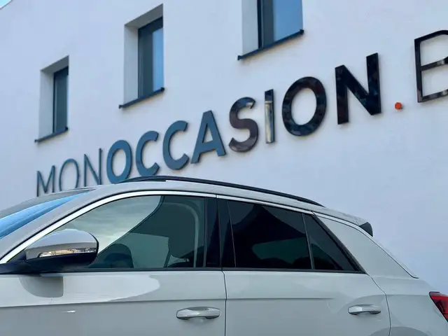 Volkswagen T-Roc view 5