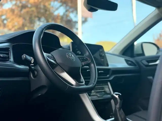 Volkswagen T-Roc view 7