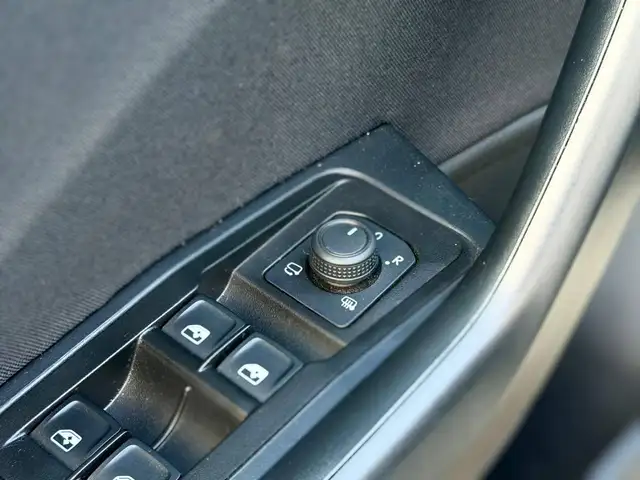Volkswagen T-Roc view 26