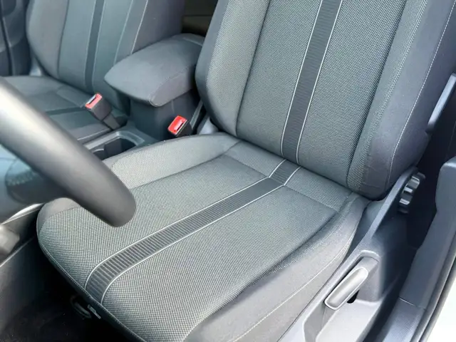 Volkswagen T-Roc view 12