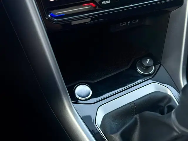 Volkswagen T-Roc view 25