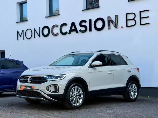 Volkswagen T-Roc view 2