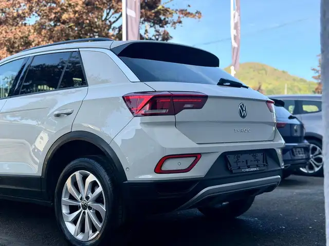 Volkswagen T-Roc view 17