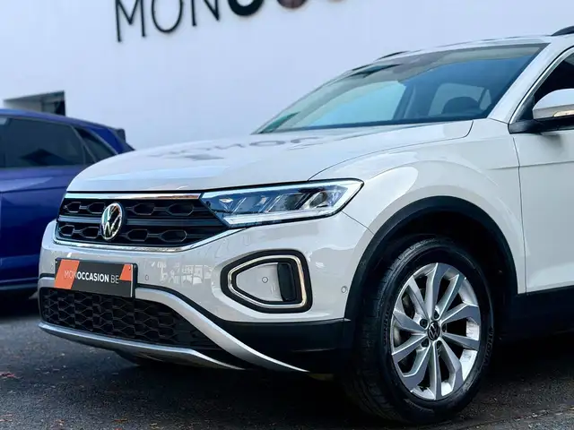 Volkswagen T-Roc view 4