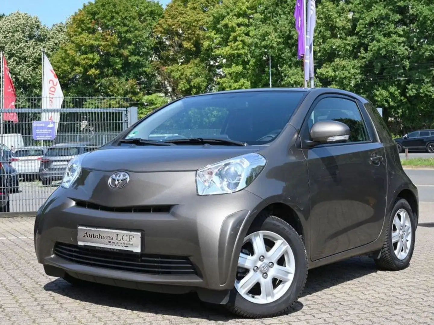 Toyota iQ iQ 1.0 VVT-i Sitzheizung Klima TOP Zustand 65tkm Brun - 1