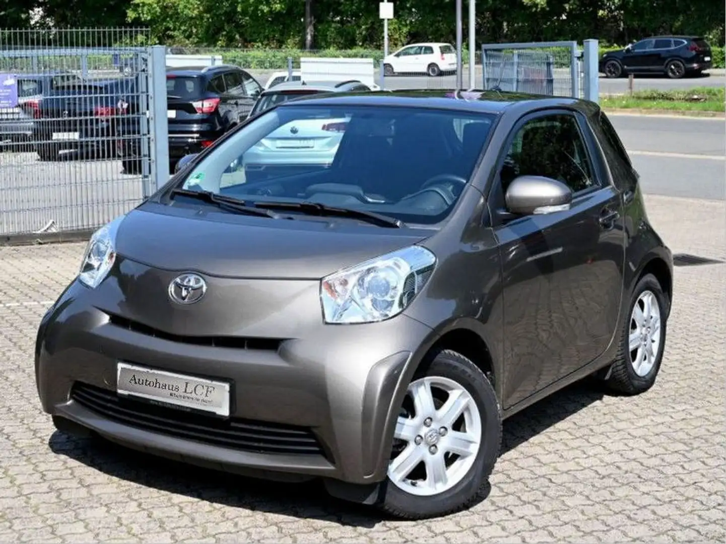 Toyota iQ iQ 1.0 VVT-i Sitzheizung Klima TOP Zustand 65tkm Brun - 2