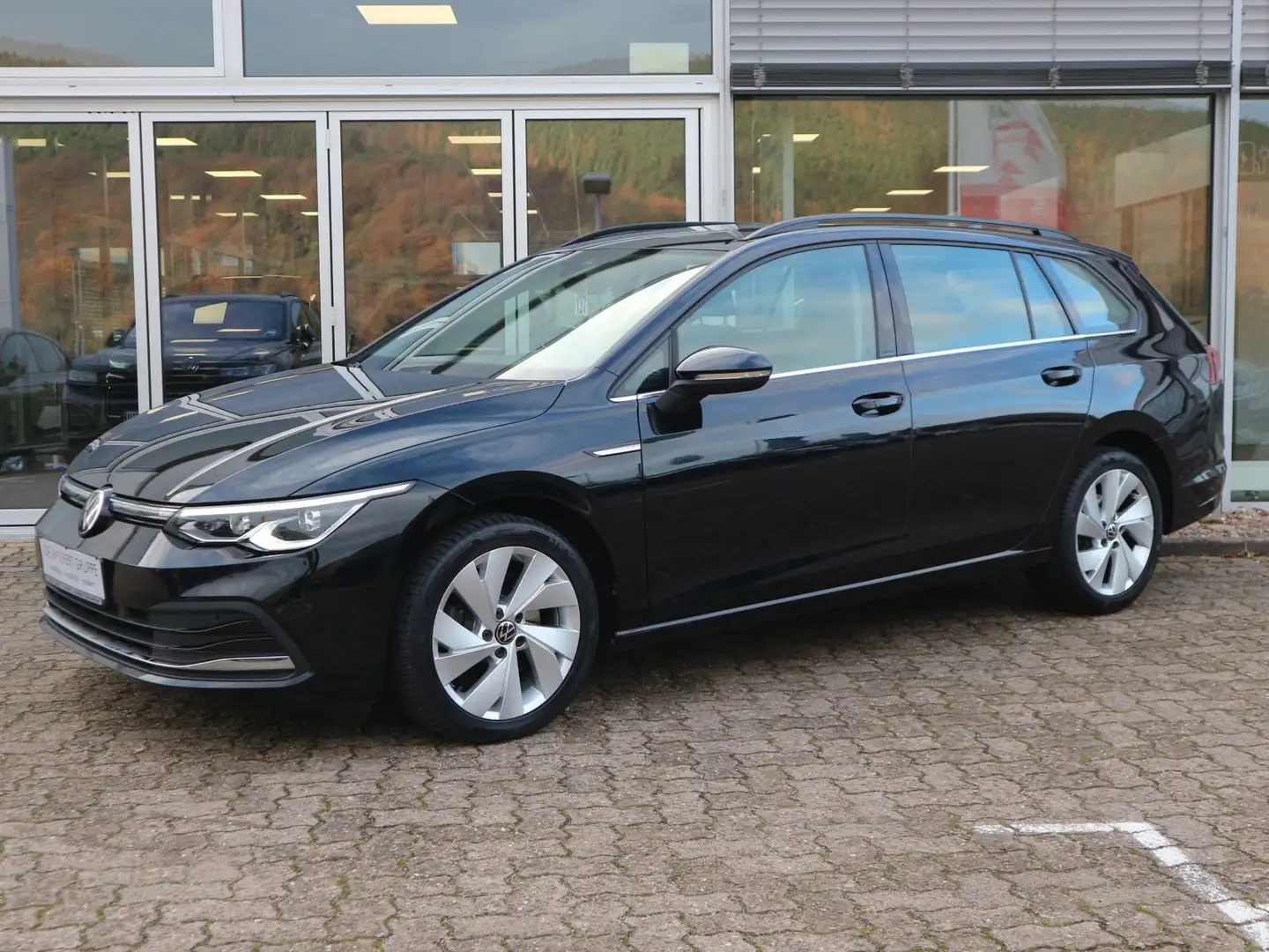 Volkswagen Golf Variant Golf VIII Variant 2.0 TDI DSG Style AHK NAV APP Negro - 2