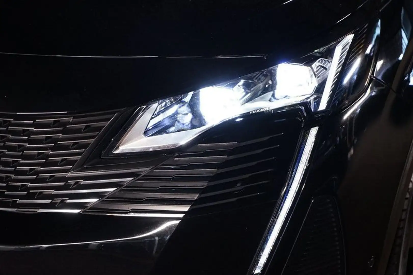 Peugeot 5008 1.2 PureTech 7-Sitze GT EAT8*Keyless*SHZ*LE Schwarz - 2