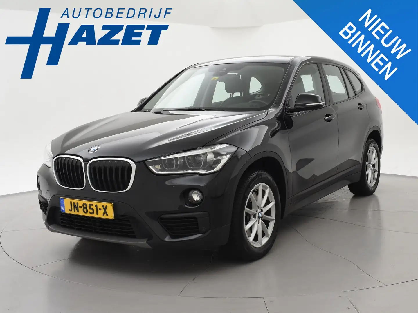 BMW X1 sDrive20i HIGH EXECUTIVE + HEAD-UP | LEDER | AFN. Zwart - 1