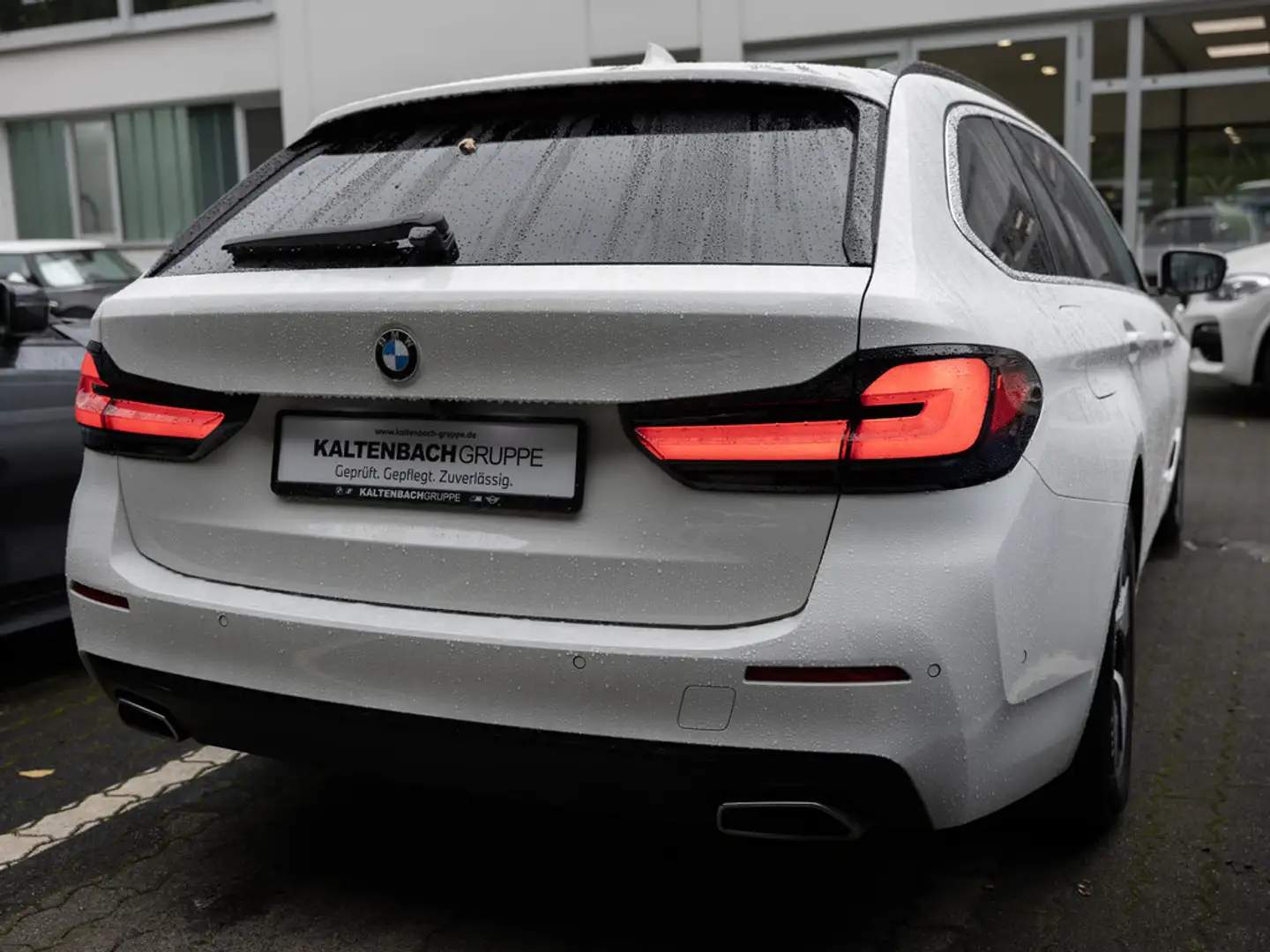 BMW 520 d Touring xDrive FACEL. AHK HUD LED ACC Blanc - 2