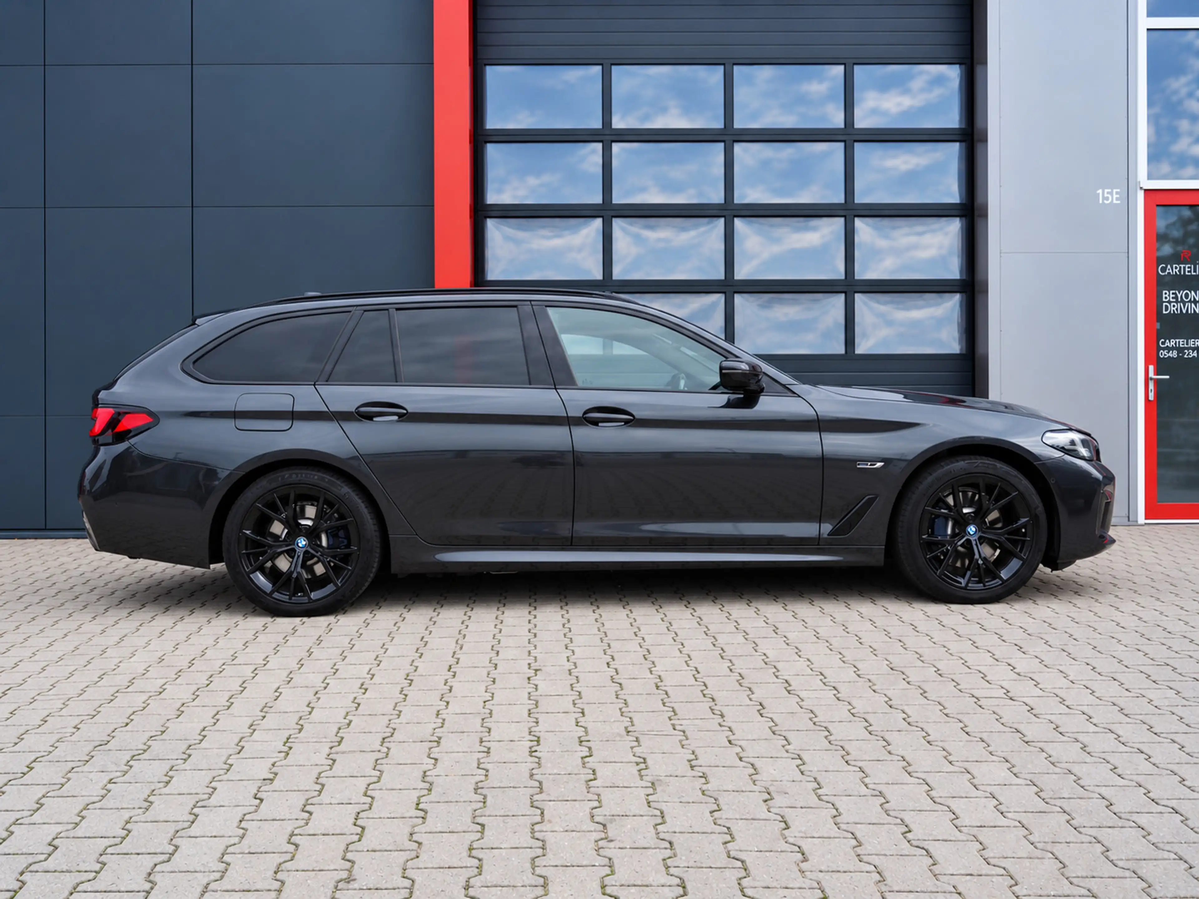 BMW 530 5-serie Touring 530e xDrive M-Sport | Pano | LED | — photo 12