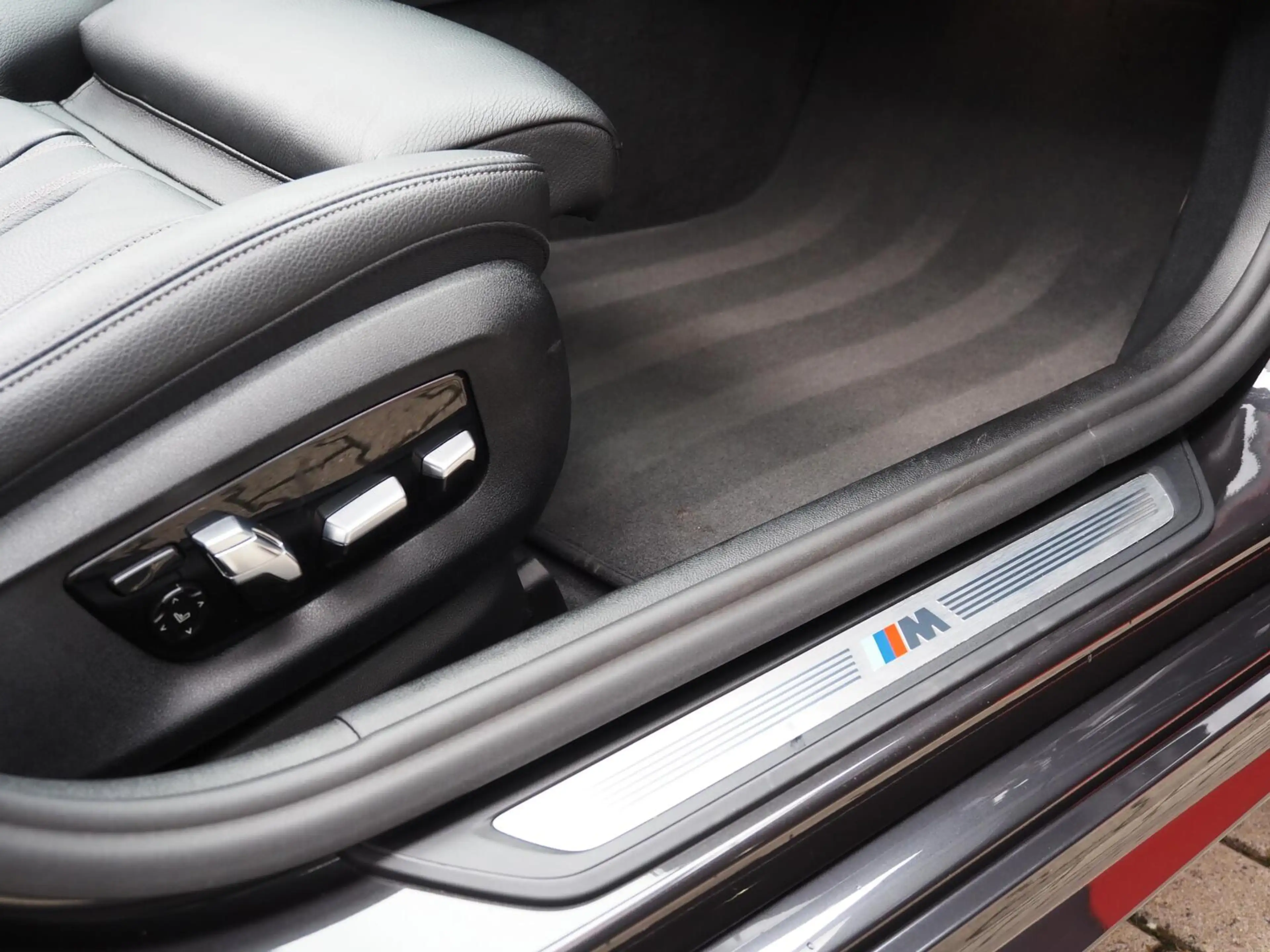 BMW 530 5-serie Touring 530e xDrive M-Sport | Pano | LED | — photo 26