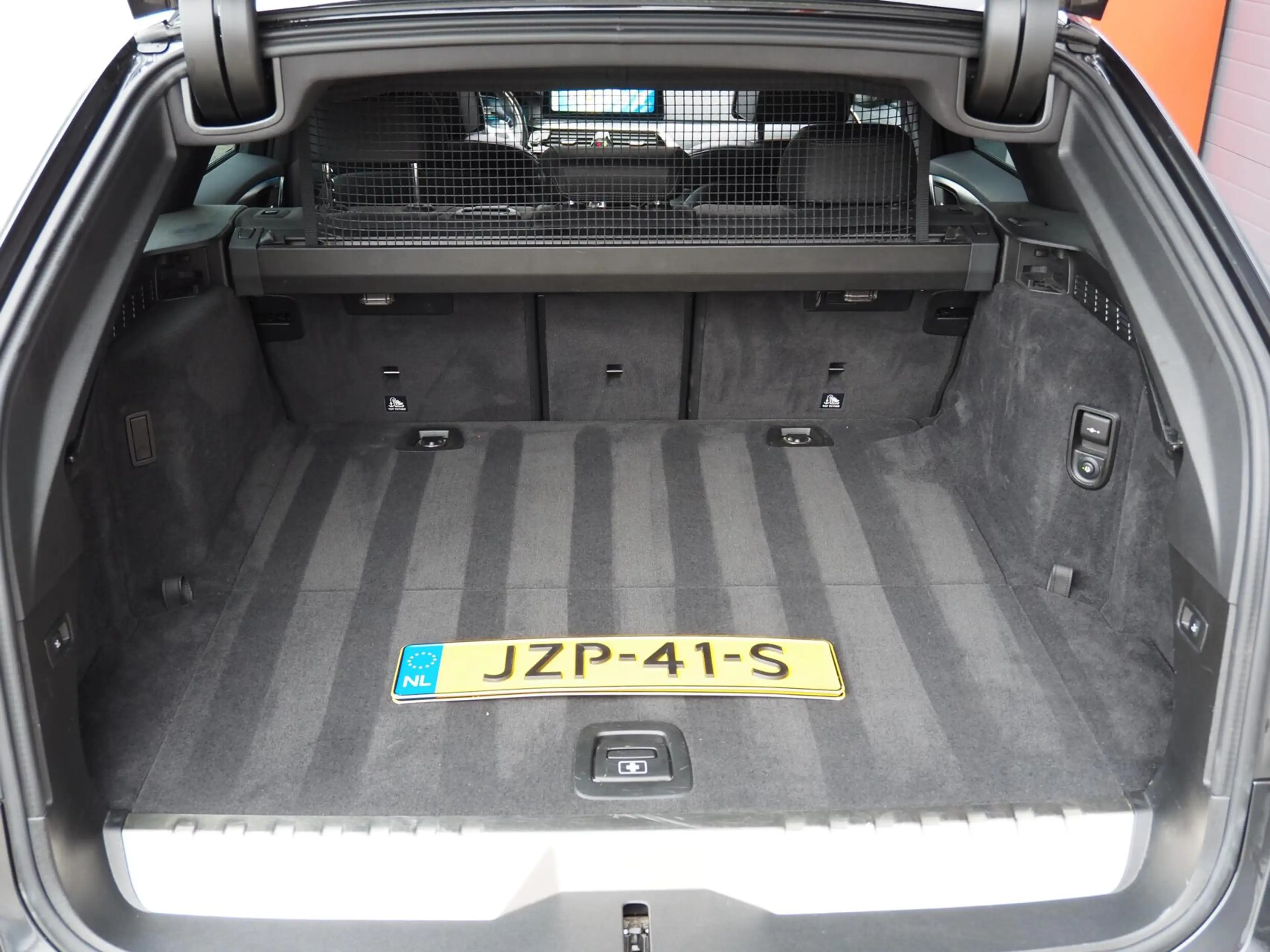 BMW 530 5-serie Touring 530e xDrive M-Sport | Pano | LED | — photo 33