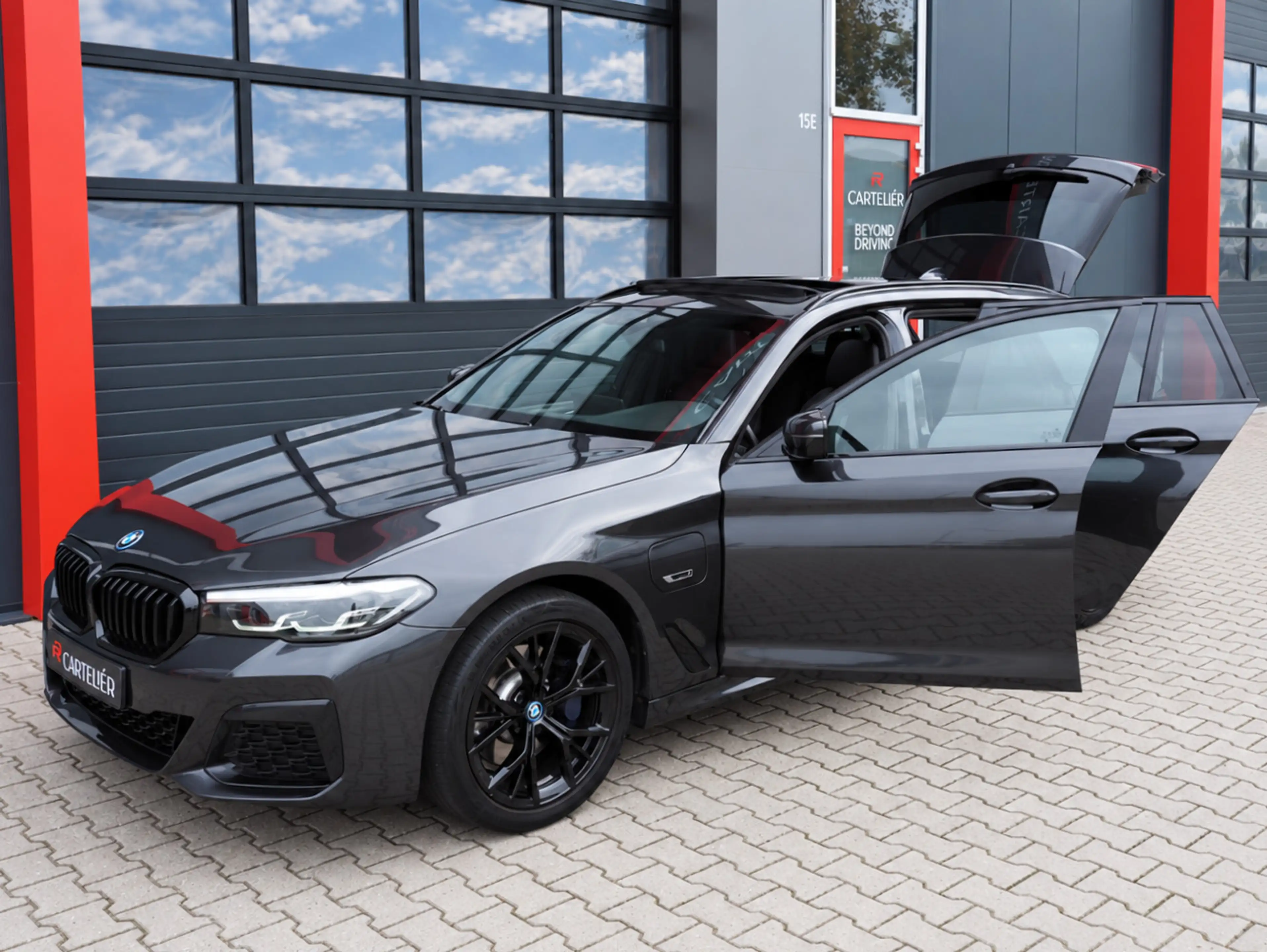 BMW 530 5-serie Touring 530e xDrive M-Sport | Pano | LED | — photo 11