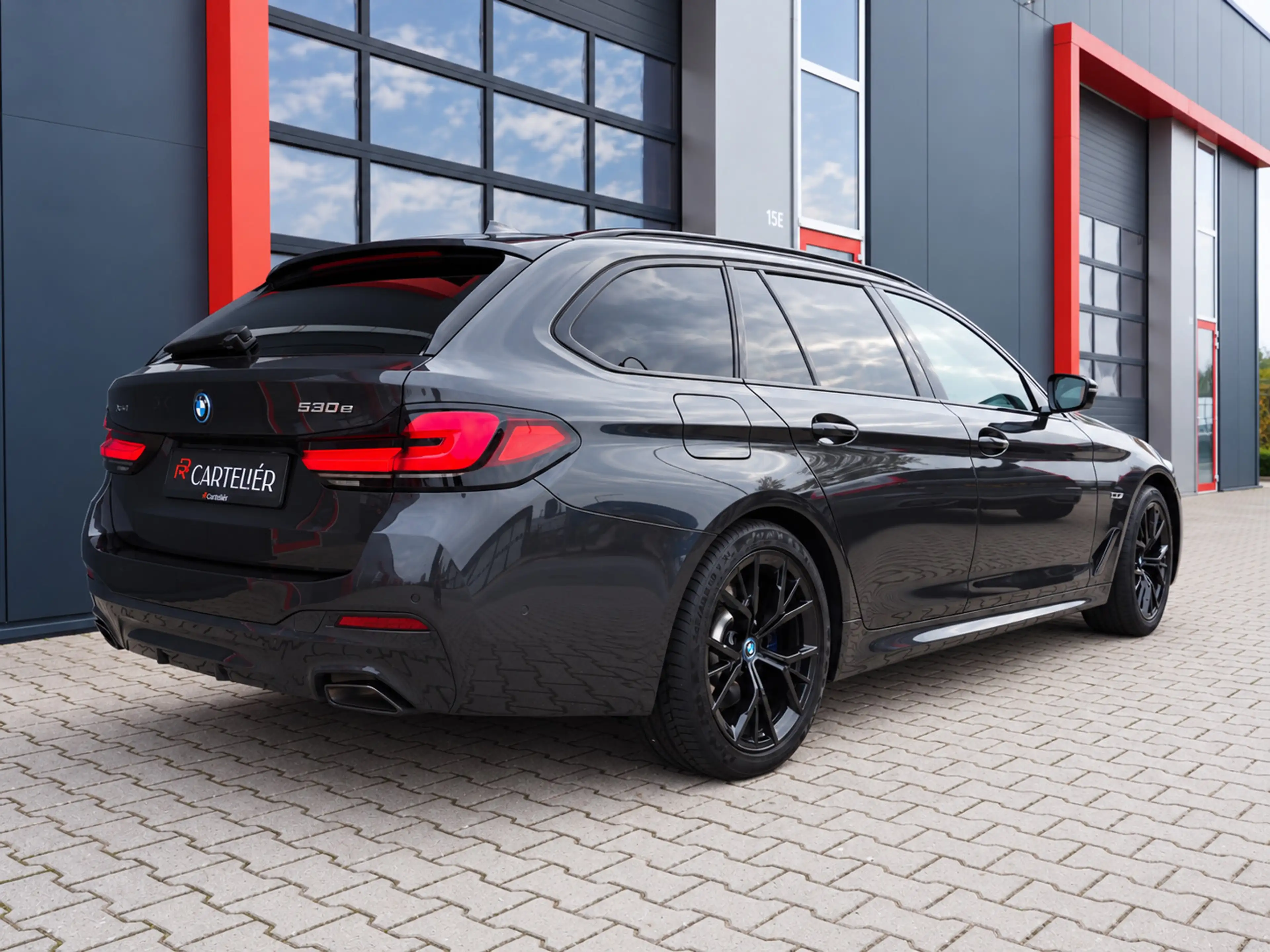 BMW 530 5-serie Touring 530e xDrive M-Sport | Pano | LED | — photo 3