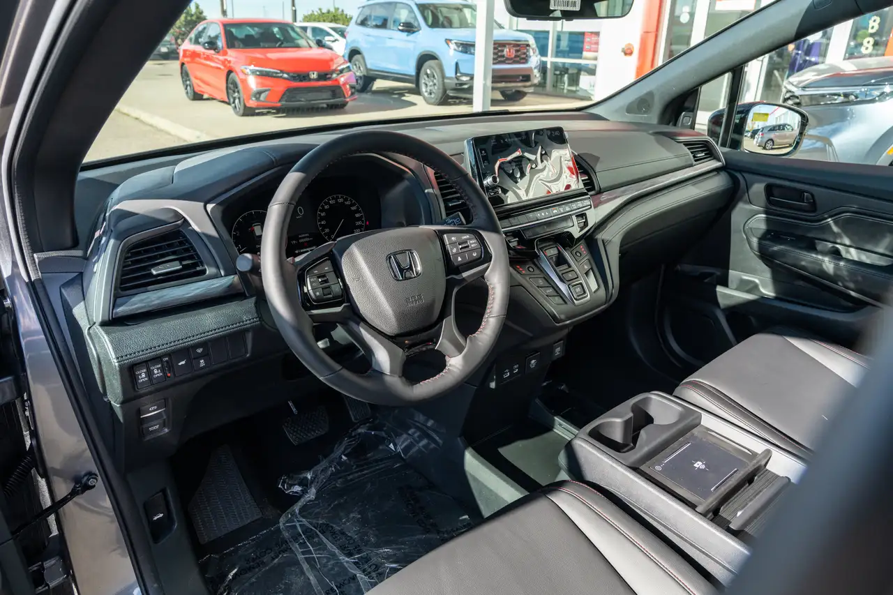 Honda Odyssey снимка Honda Odyssey