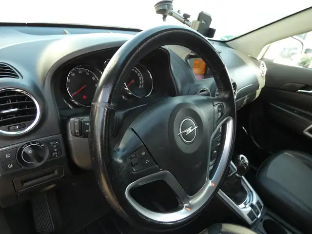 Opel Antara view 12