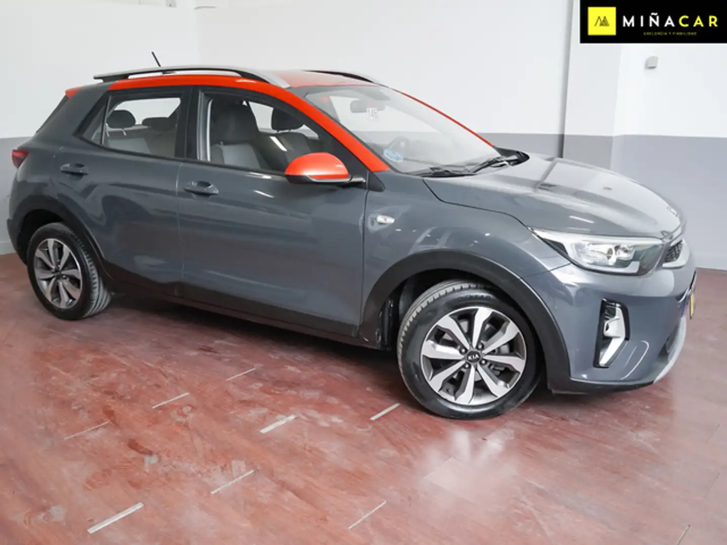 Kia Stonic 1.0 T-GDi MHEV Concept 100 Grau - 2