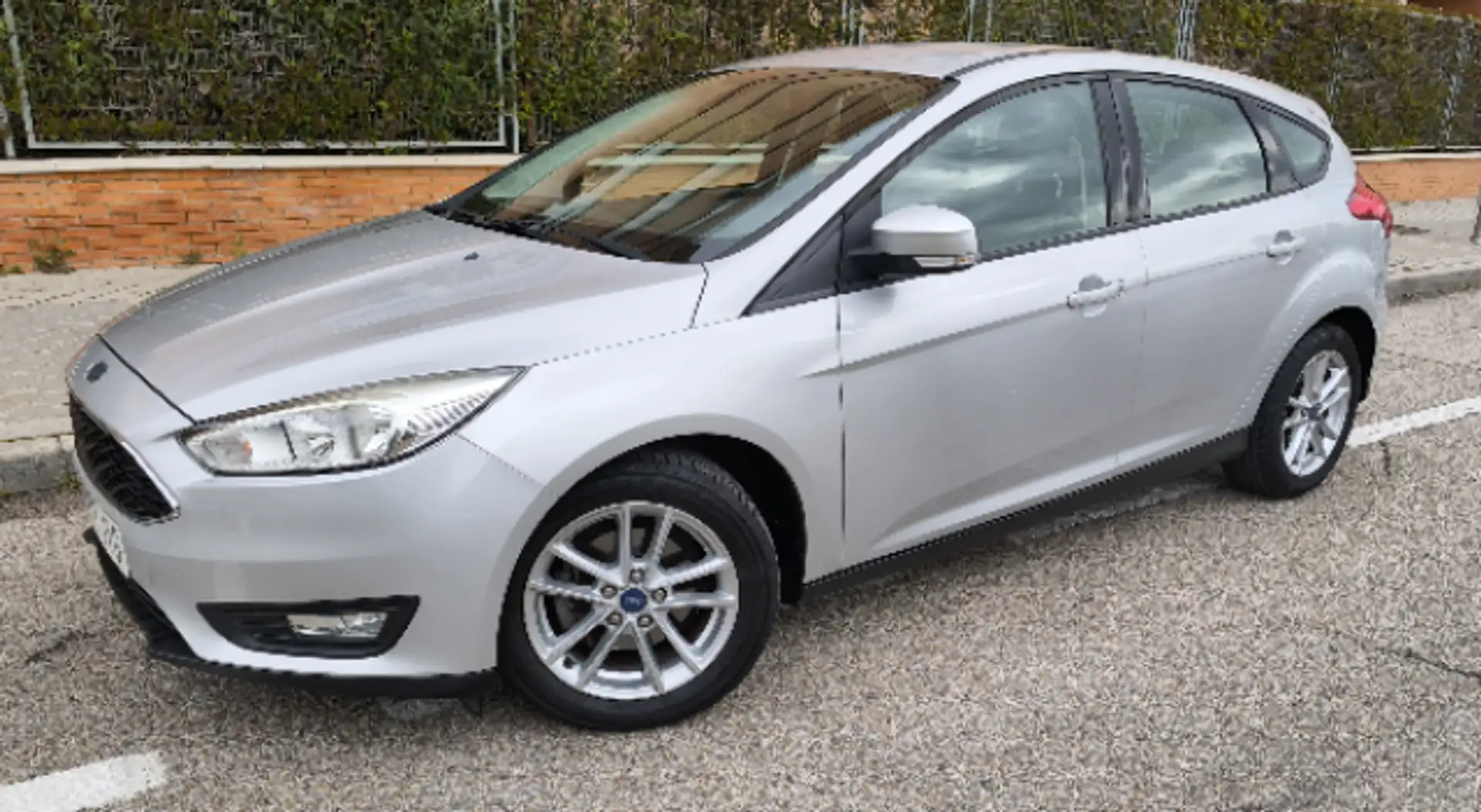 Ford Focus 1.6 TI-VCT Trend Powershift Plateado - 2