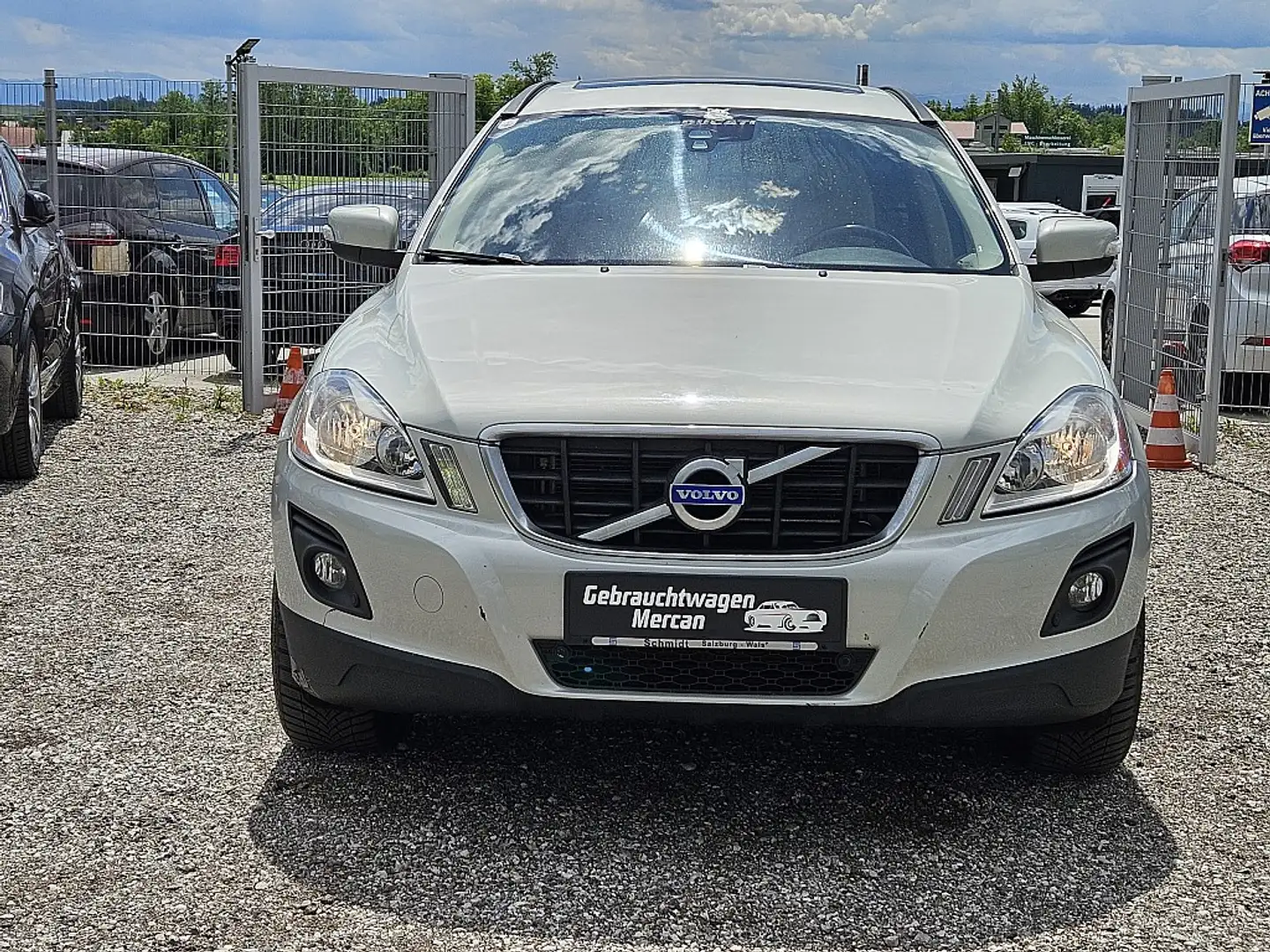 Volvo XC60 2,4D AWD Momentum Geartronic Weiß - 2